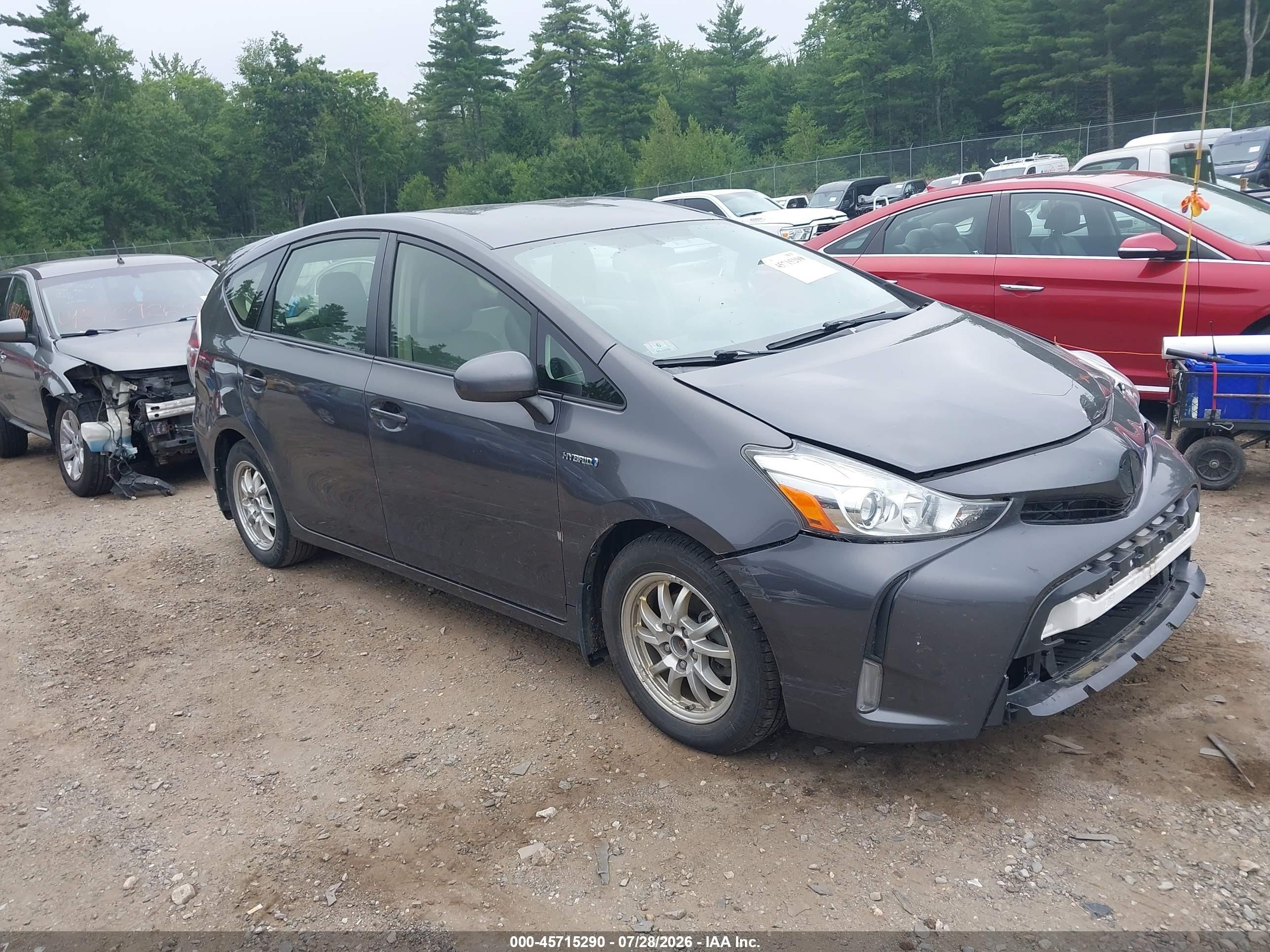 2016 Toyota Prius Two, VIN JTDZN3EU9GJ045514 — Front end