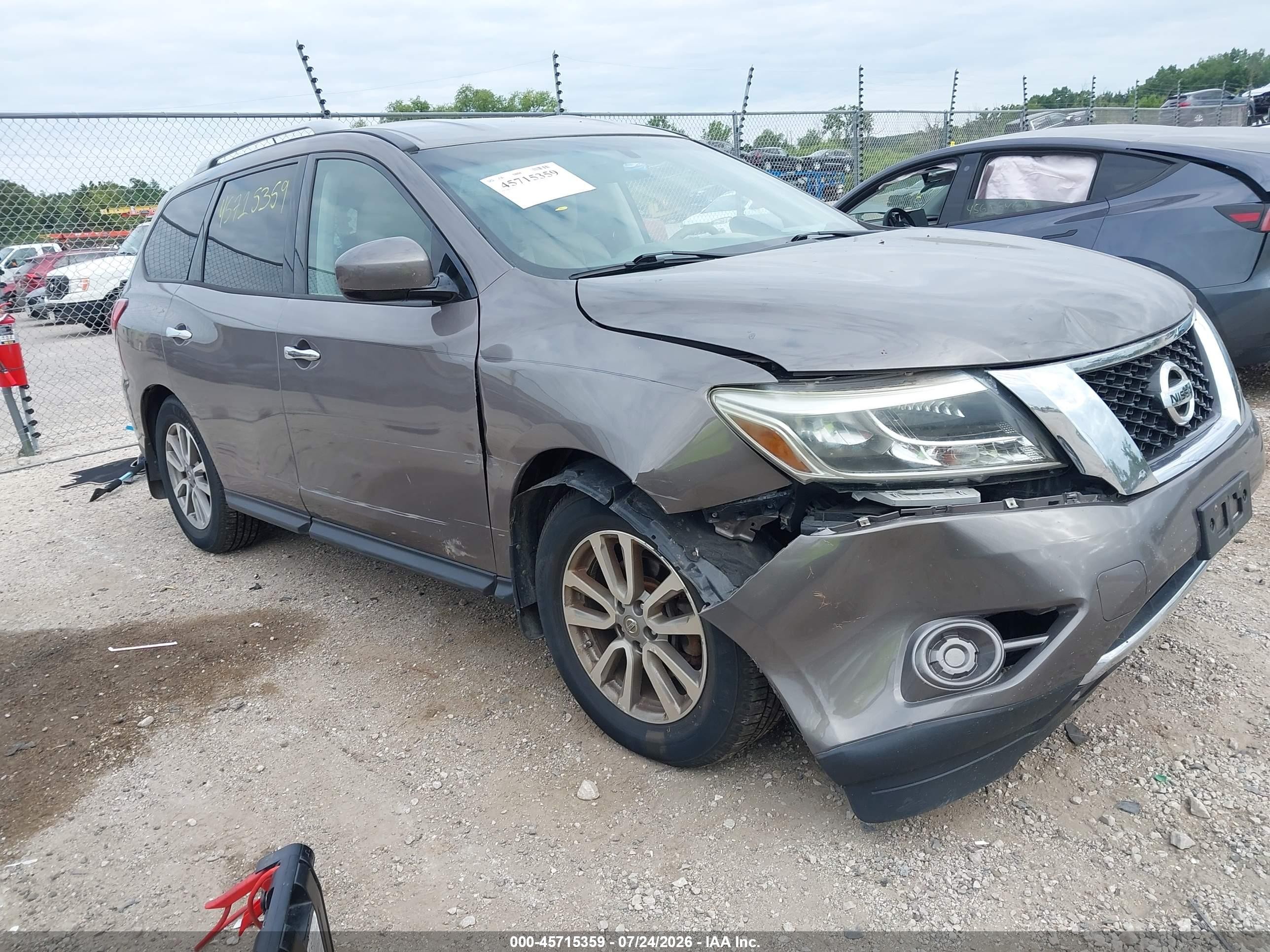 2014 Nissan Pathfinder Platinum, VIN 5N1AR2MM0EC732679 — Перед