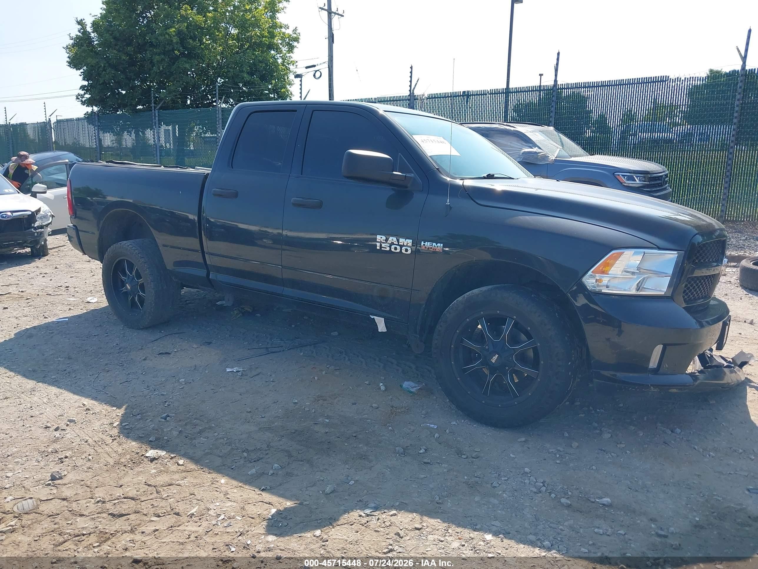 2017 Ram 1500 Express, VIN 1C6RR7FT8HS718670 — Front end