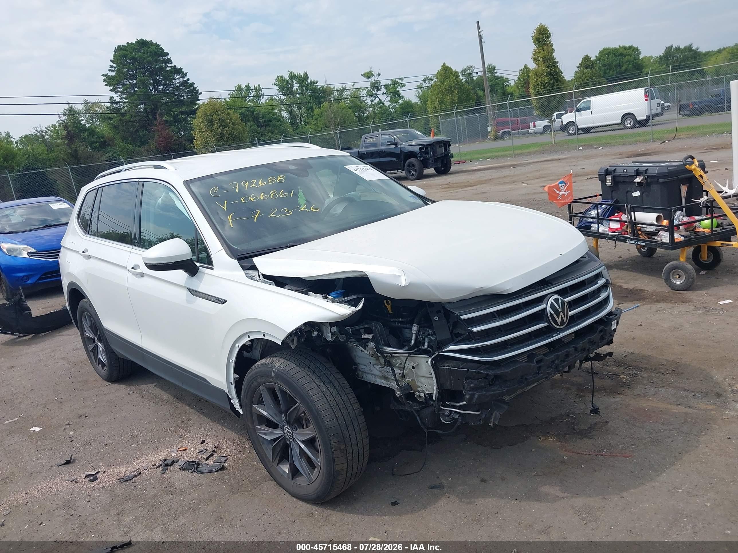 2023 Volkswagen Tiguan SE, VIN 3VV2B7AX6PM066861 — Front end