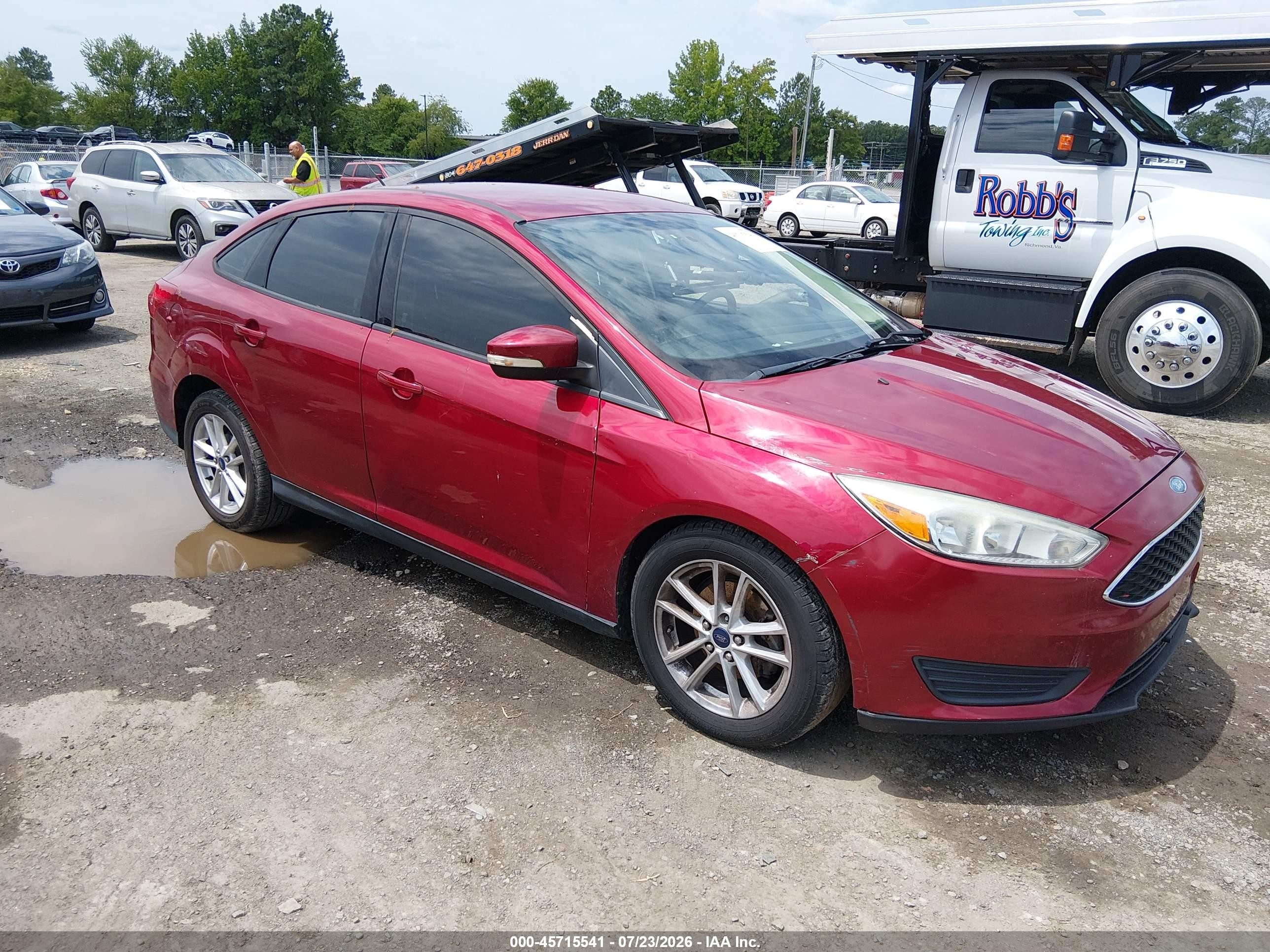 2016 Ford Focus SE, VIN 1FADP3F27GL219298 — Front end