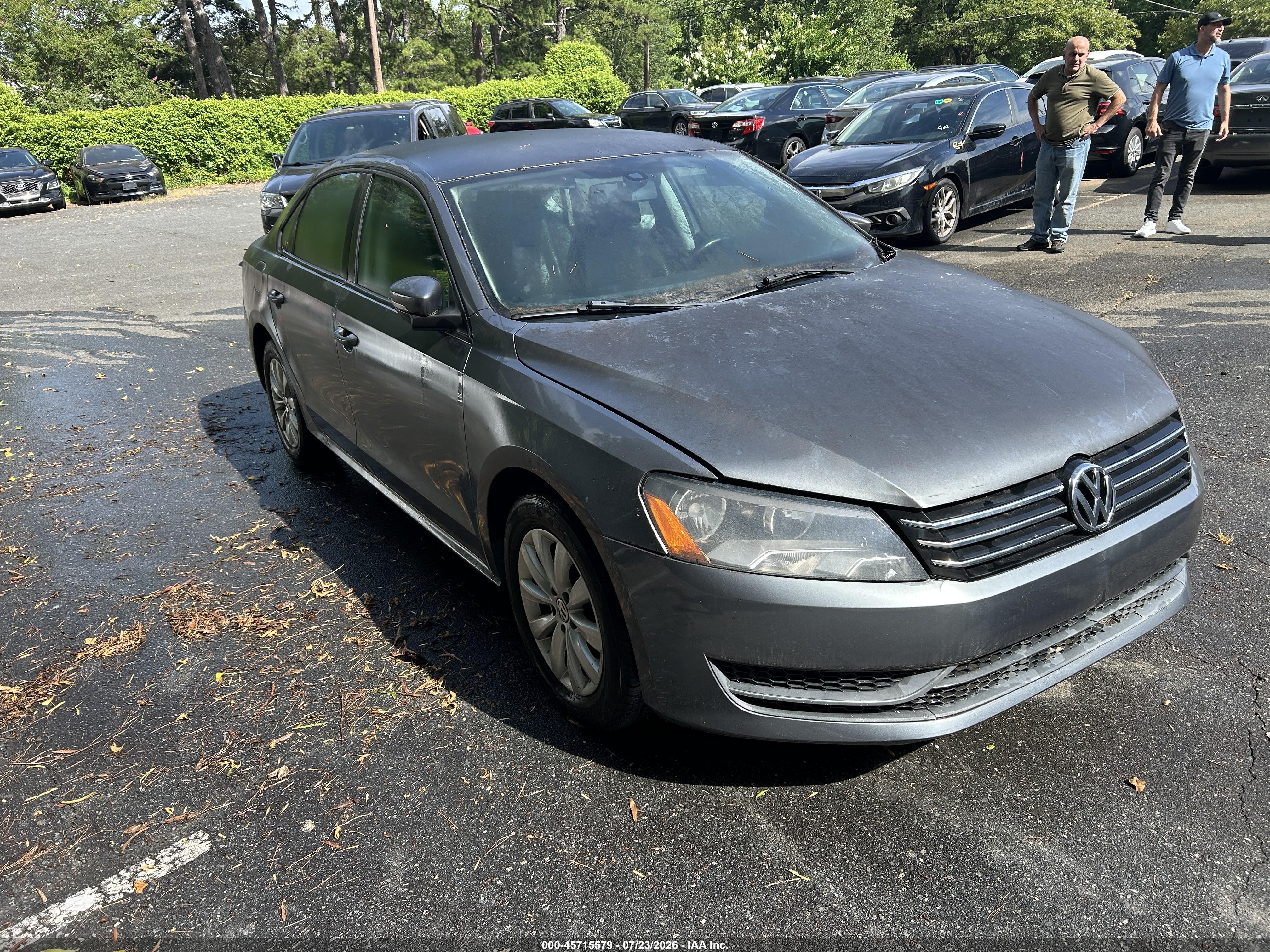 2015 Volkswagen Passat S, VIN 1VWAT7A33FC065040 — Normal wear