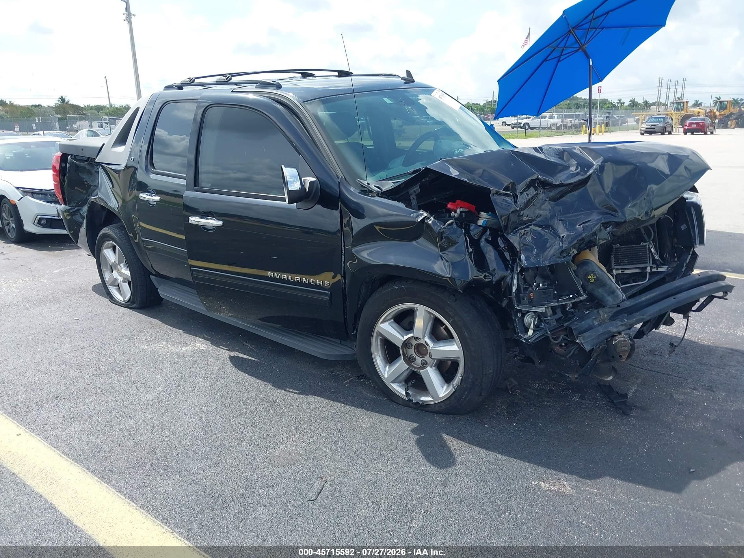 2011 Chevrolet Avalanche LT, VIN 3GNMCFE08BG162338 — Front end