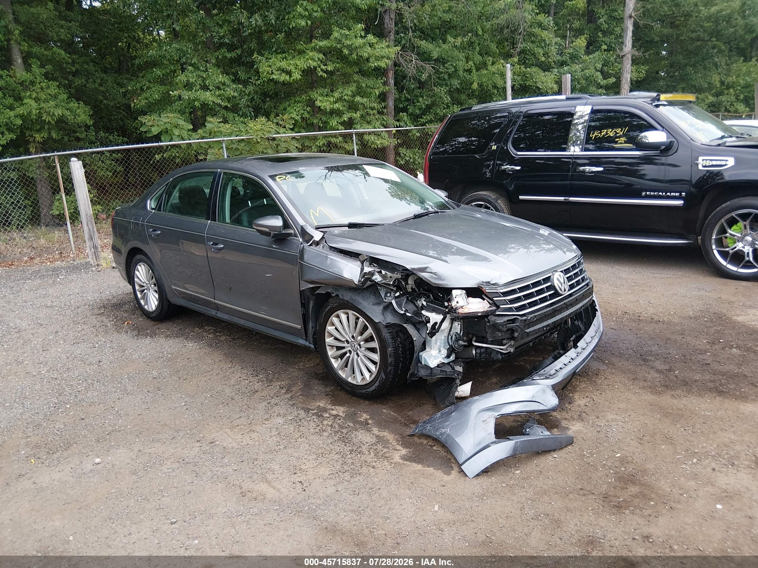 2017 Volkswagen Passat SE, VIN 1VWBT7A37HC061354 — Front end