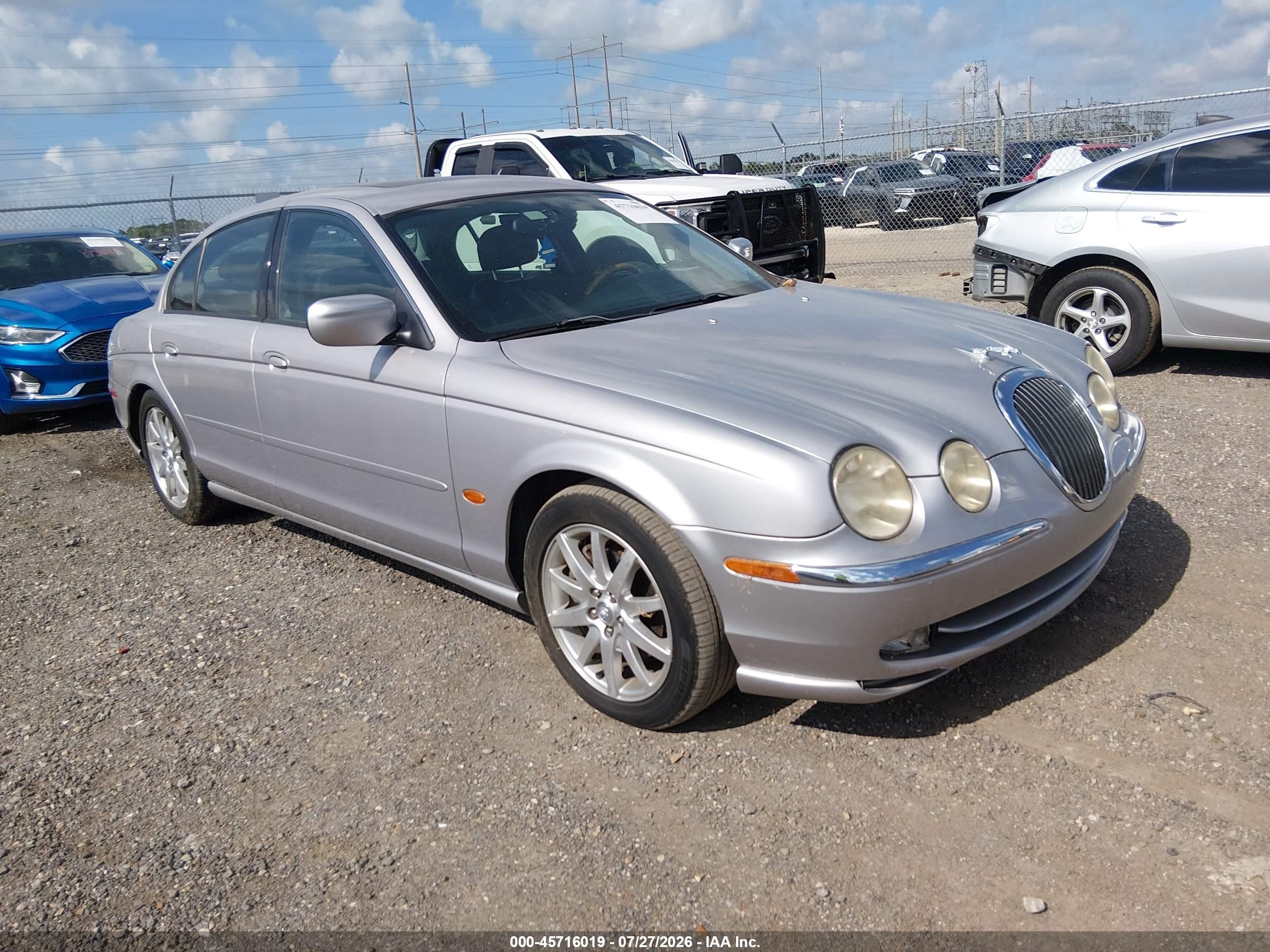 2000 Jaguar S-Type V8, VIN SAJDA01D4YGL67746 — Normal wear