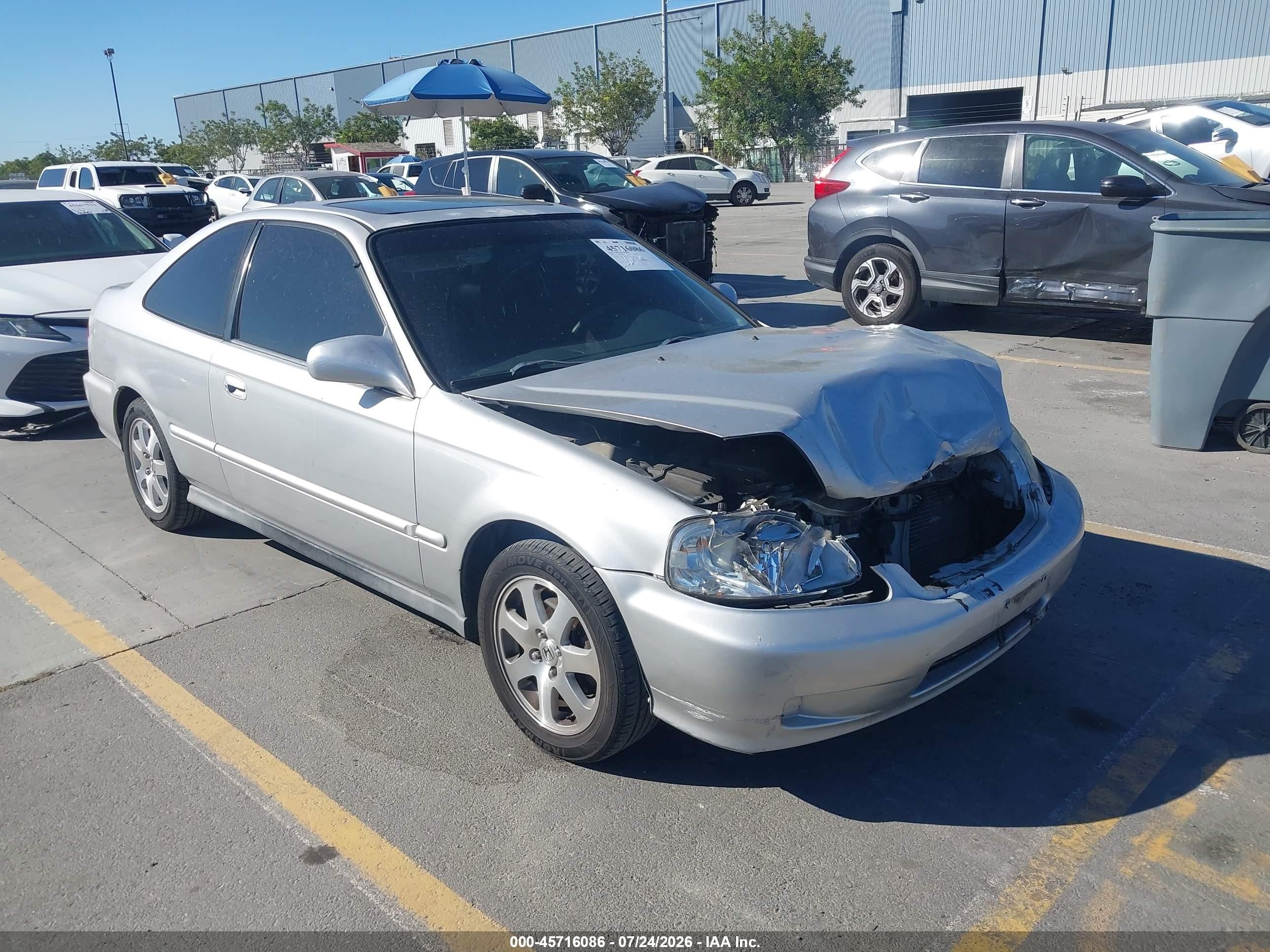 1999 Honda Civic EX, VIN 1HGEJ8246XL028381 — Front end