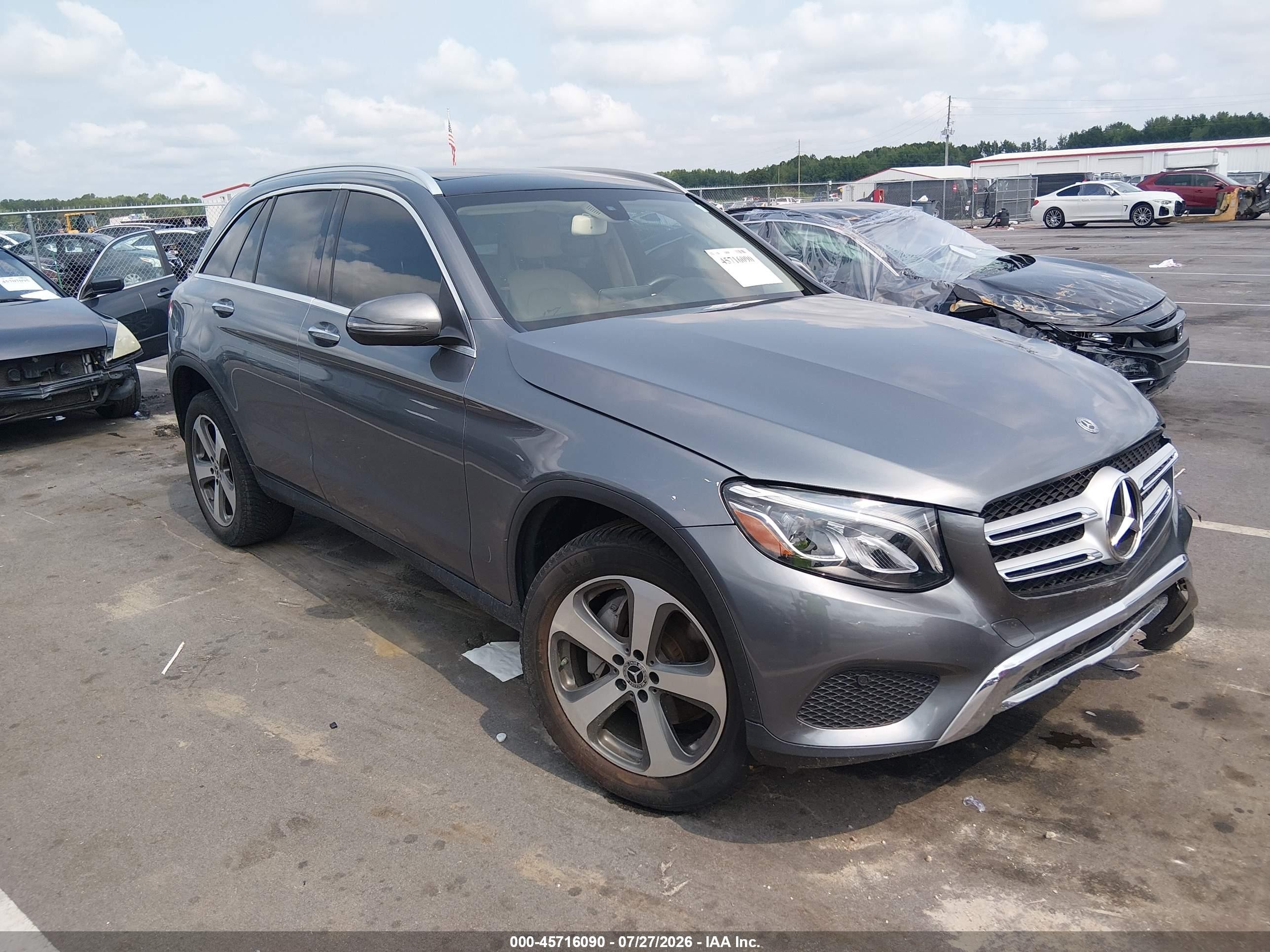 2017 Mercedes-Benz GLC 300, VIN WDC0G4KB7HV005514 — Перед