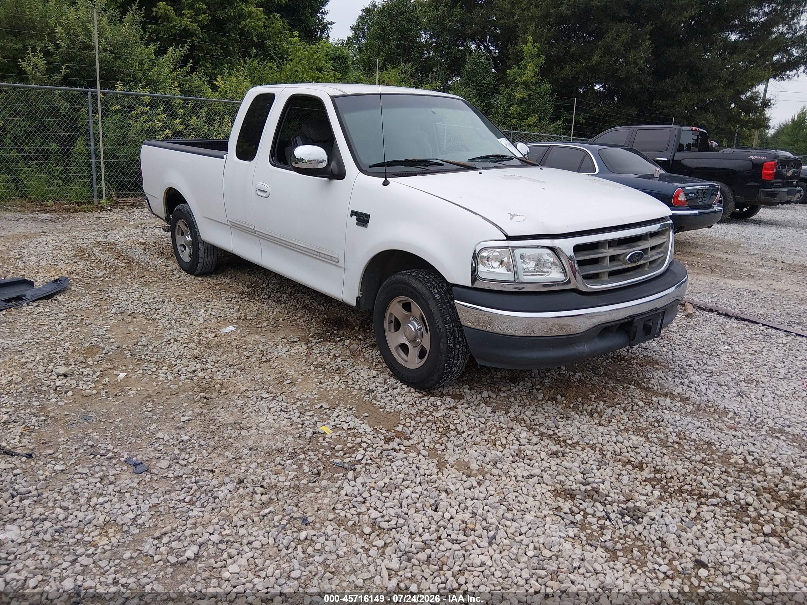 2001 Ford F-150 XL, VIN 1FTRX17W51NB39564 — Rear end