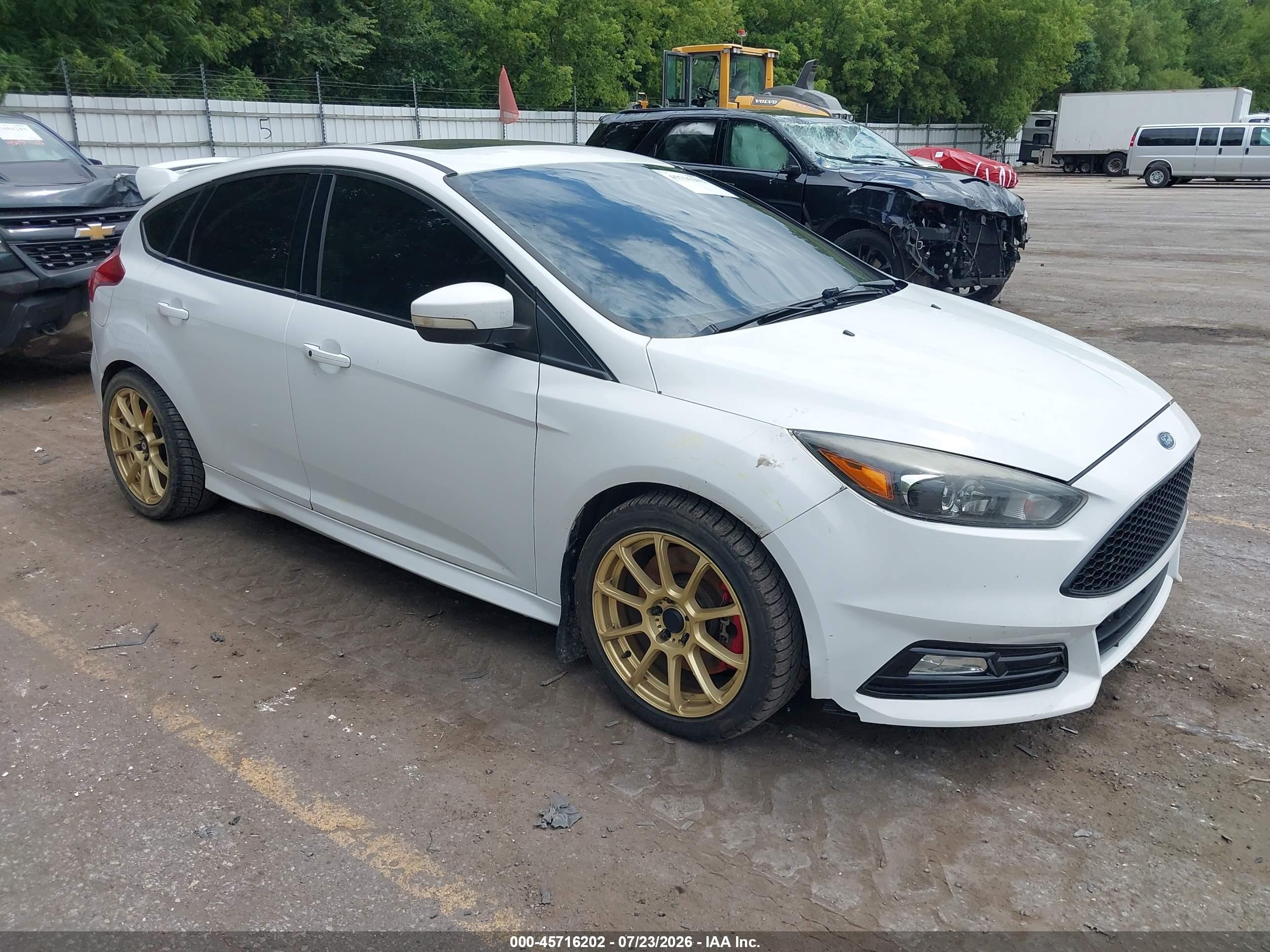 2016 Ford Focus ST, VIN 1FADP3L92GL278034 — Rear end
