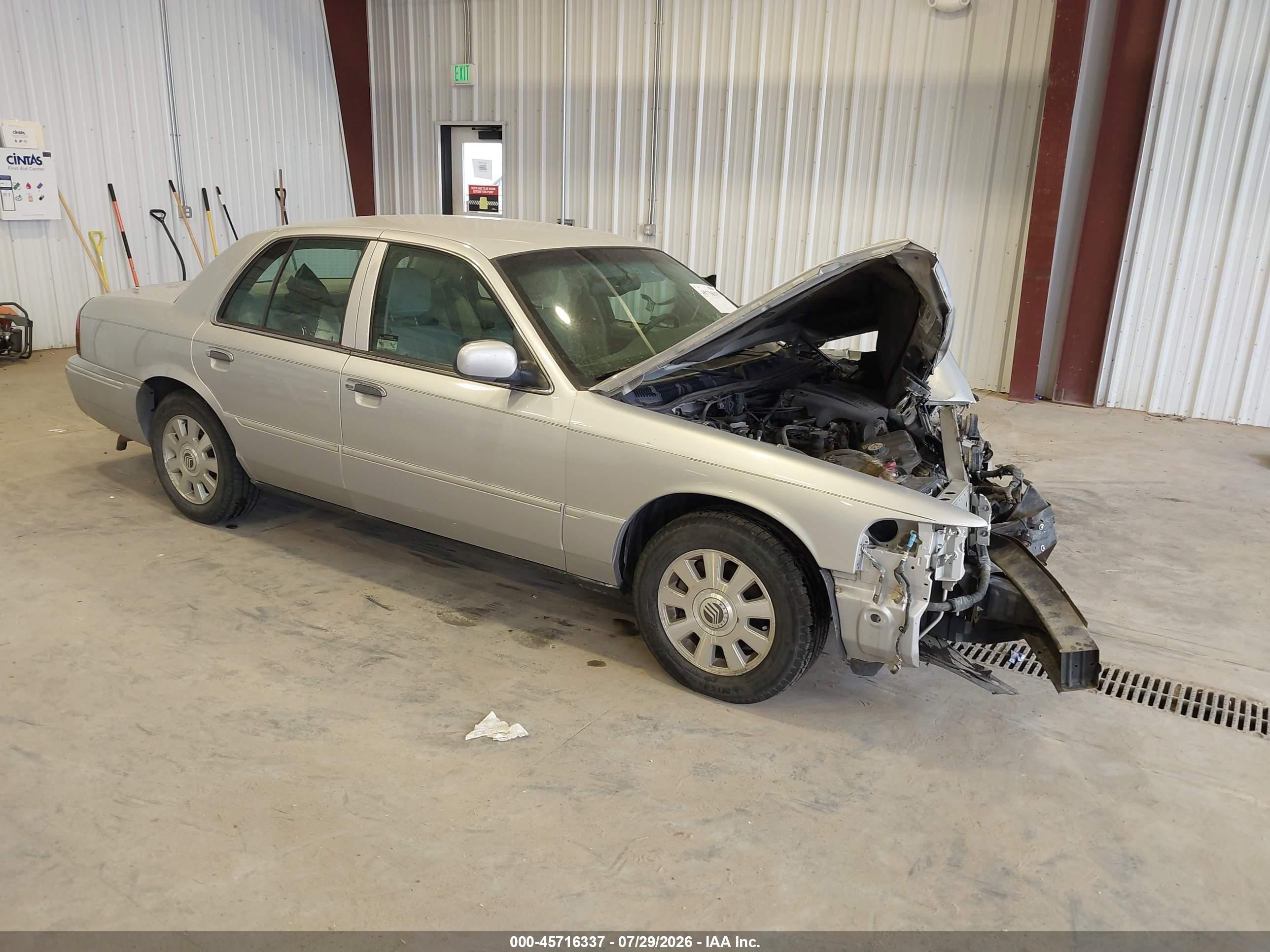 2003 Mercury Grand Marquis LS Premium, VIN 2MEFM75W33X671624 — Front end