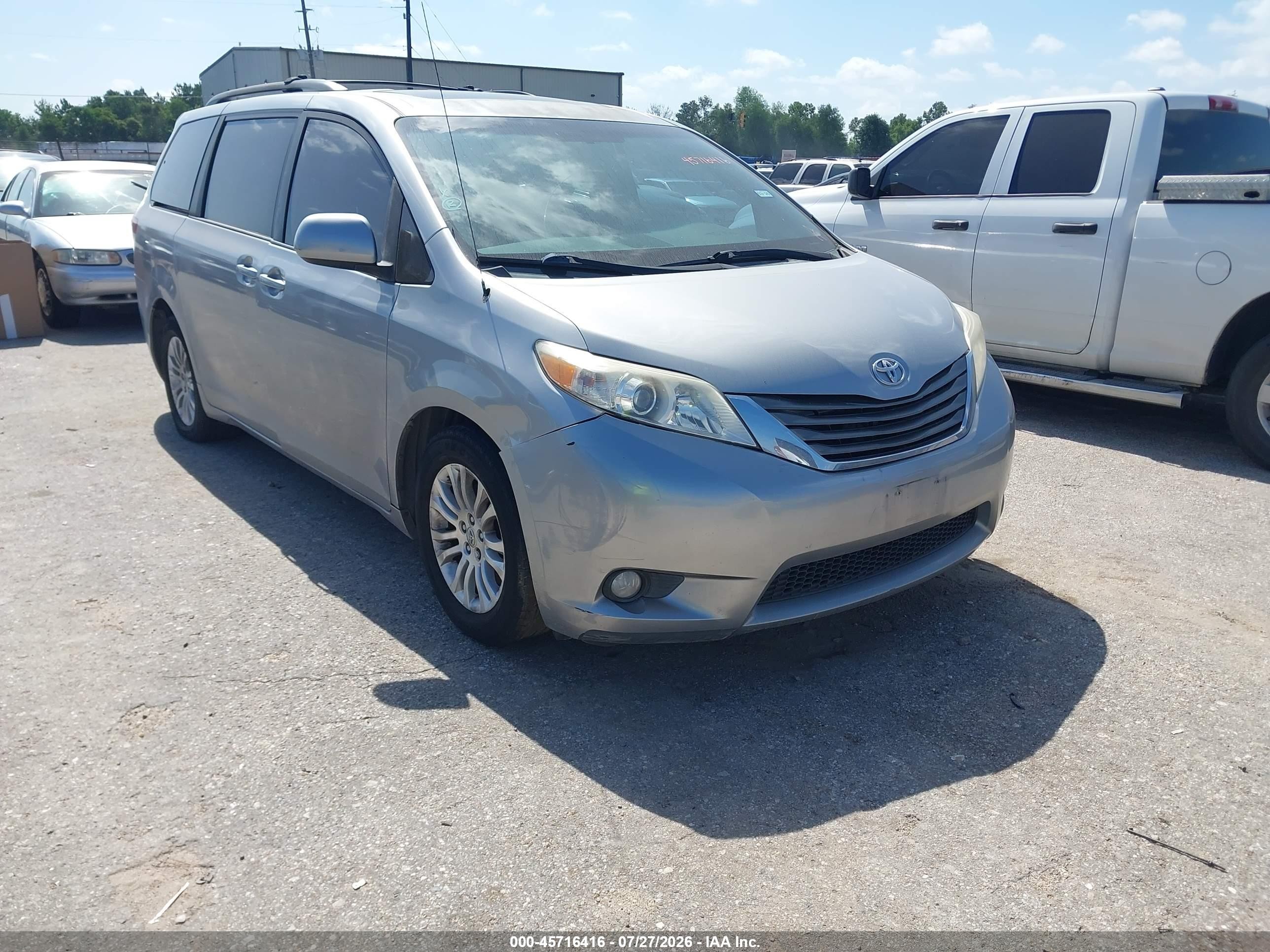 2012 Toyota Sienna Limited, VIN 5TDYK3DC9CS209029 — Normal wear