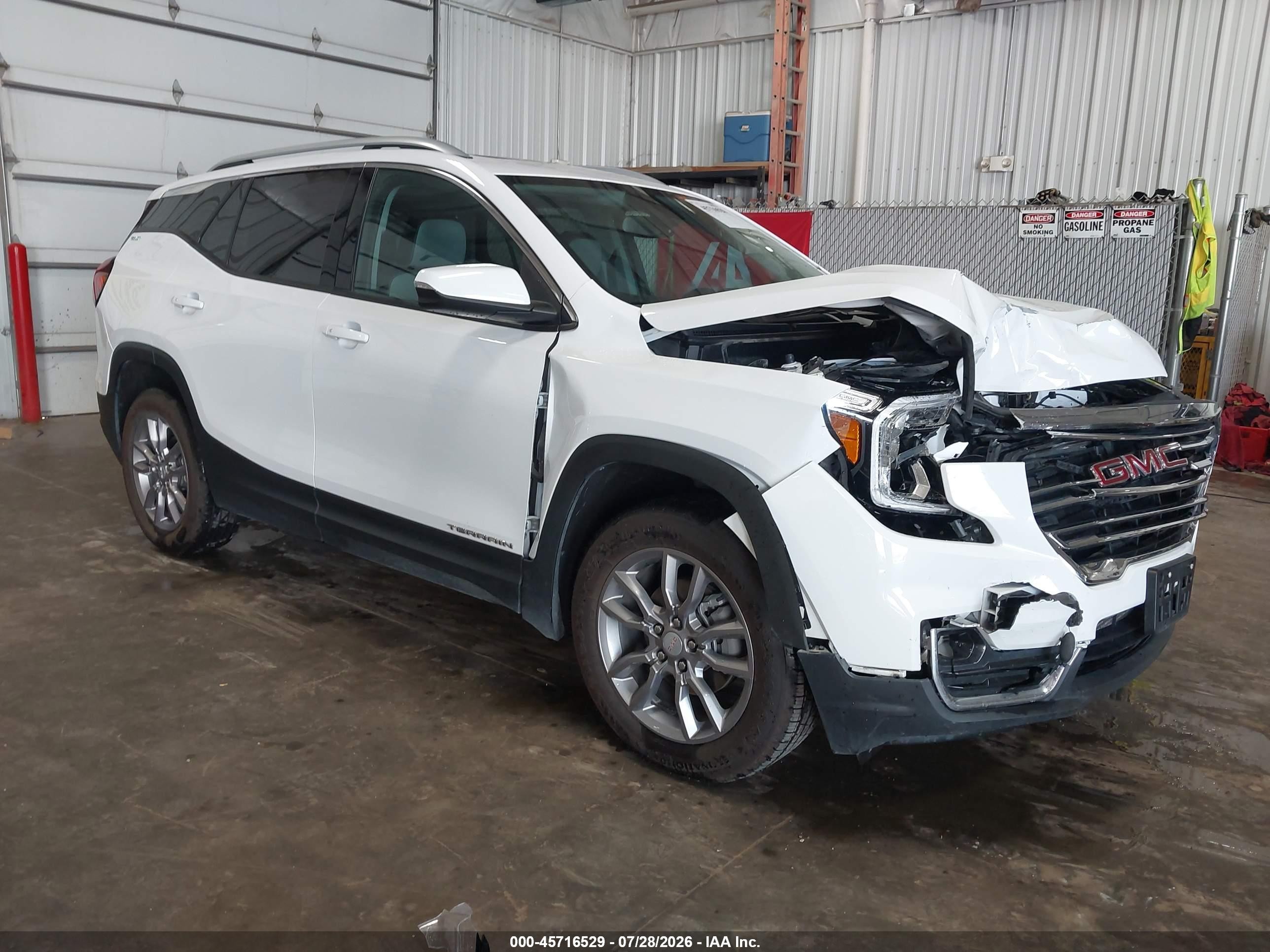 2022 GMC Terrain SLT, VIN 3GKALVEV2NL143091 — Front end