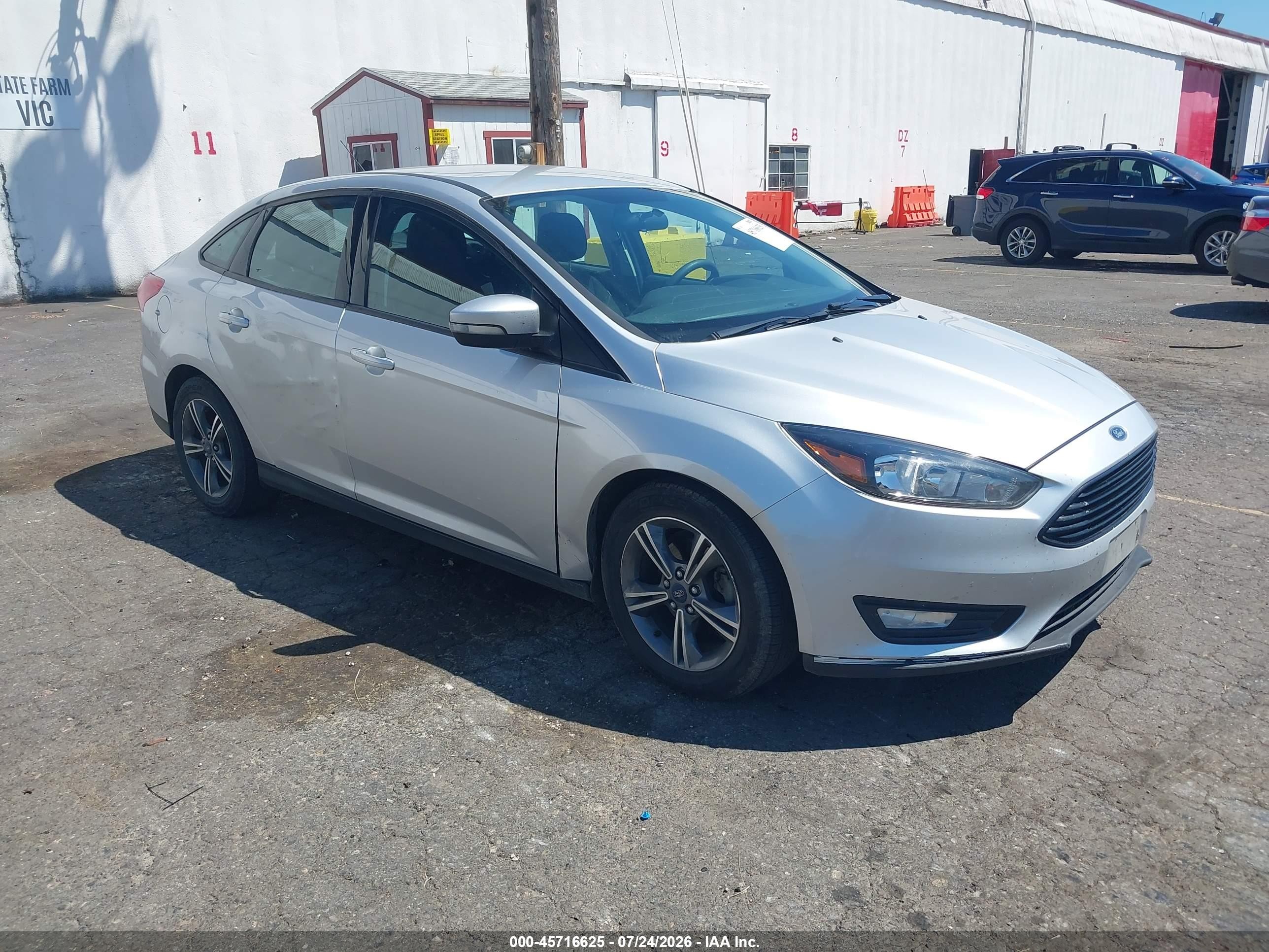 2016 Ford Focus SE, VIN 1FADP3FE8GL363307 — Normal wear