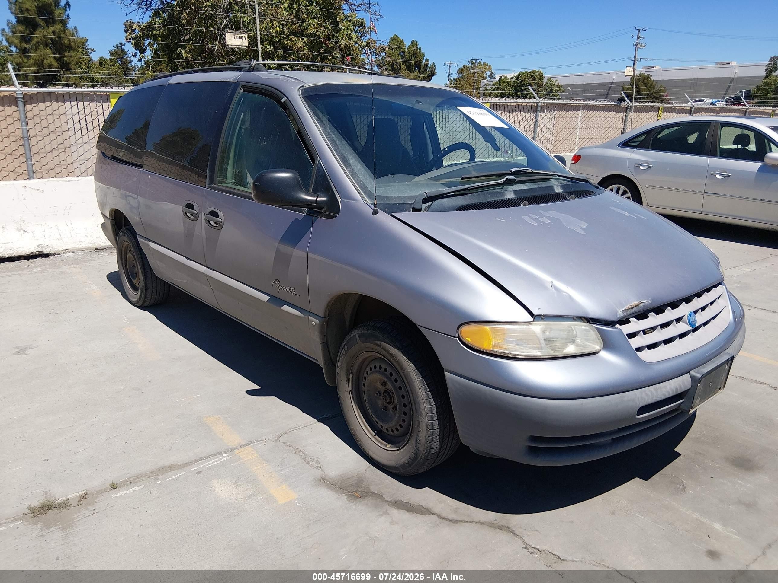 1998 Plymouth Grand Voyager, VIN 2P4GP44R2WR515084 — Normal wear