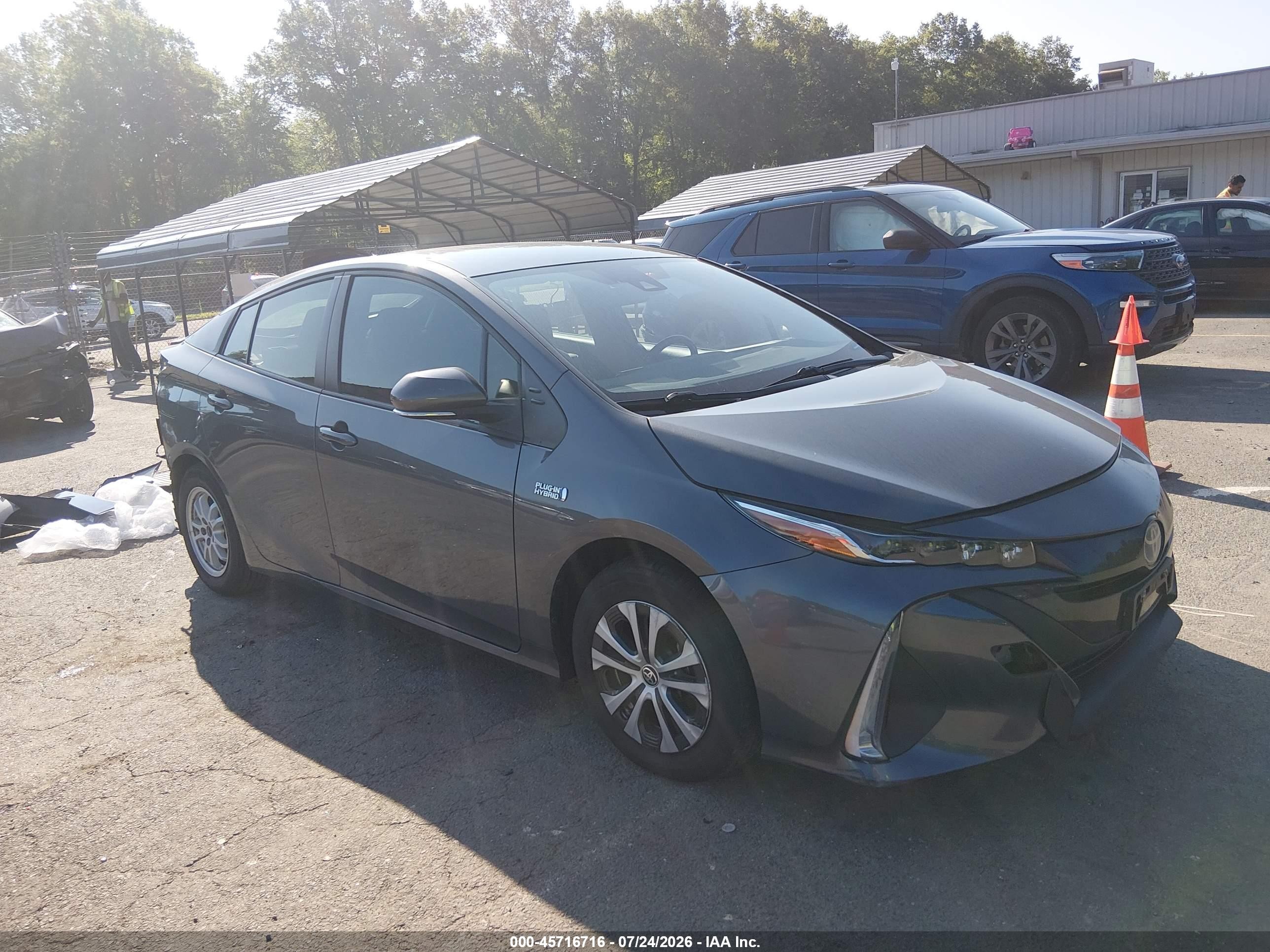 2021 Toyota Prius XLE, VIN JTDKAMFP5M3184096 — Rear end