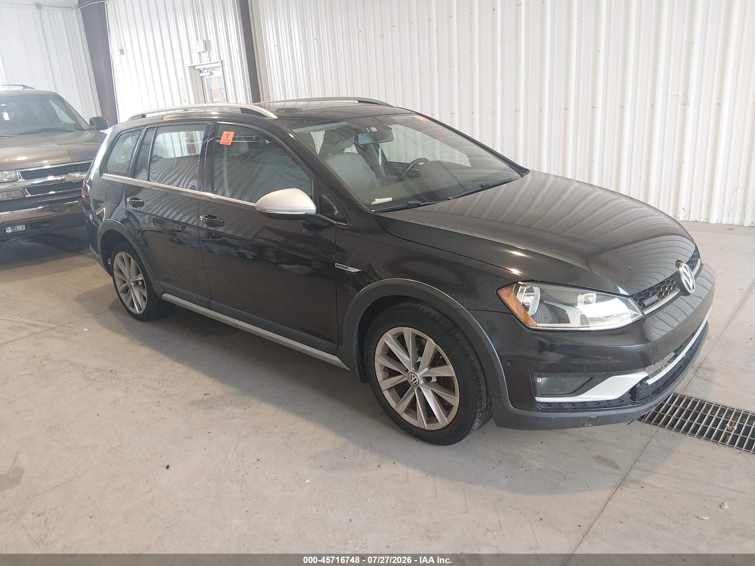 2017 Volkswagen Golf S, VIN 3VWH17AU0HM512163 — Normal wear