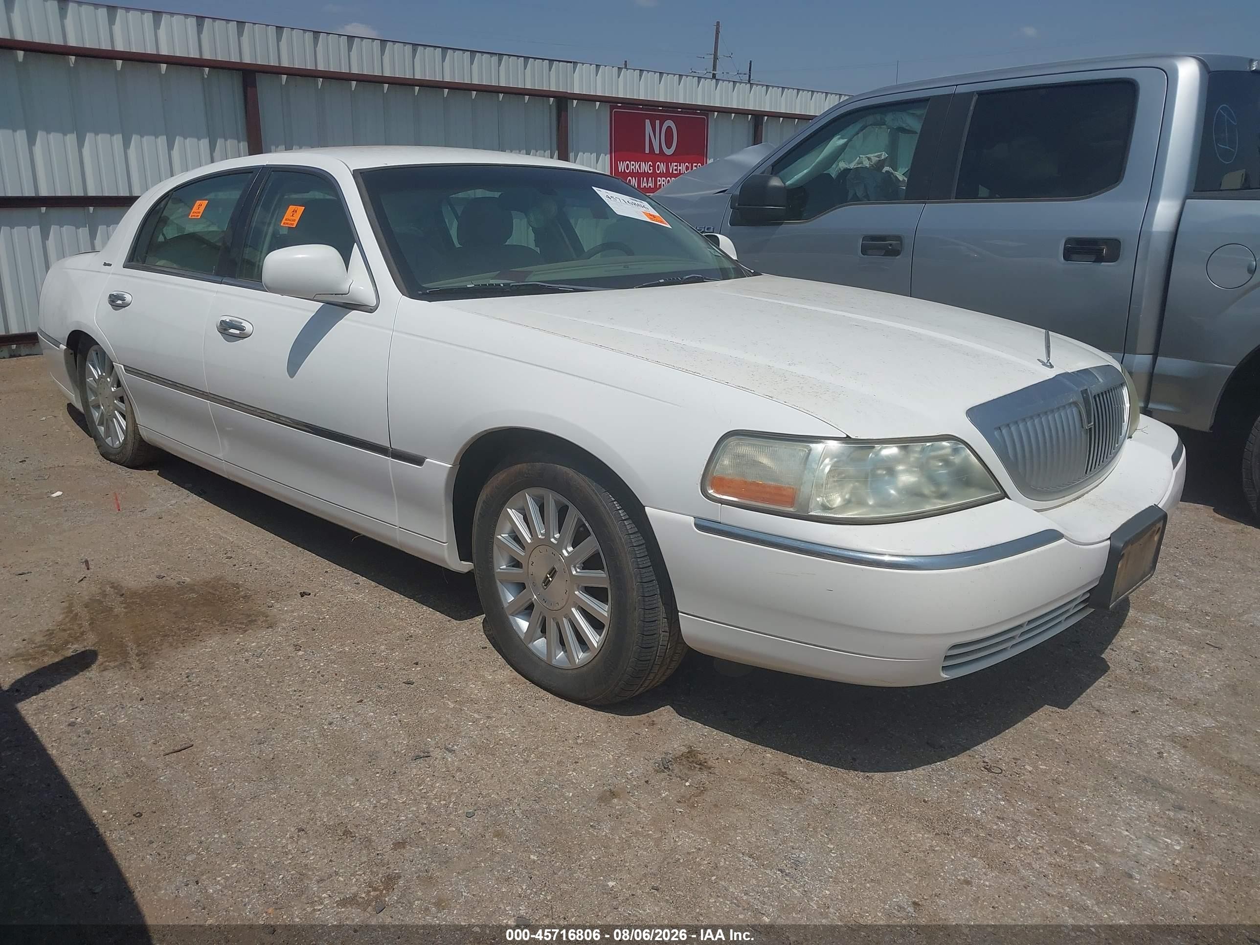 2004 Lincoln Town Car Signature, VIN 1LNHM81W14Y680633 — Обычный износ