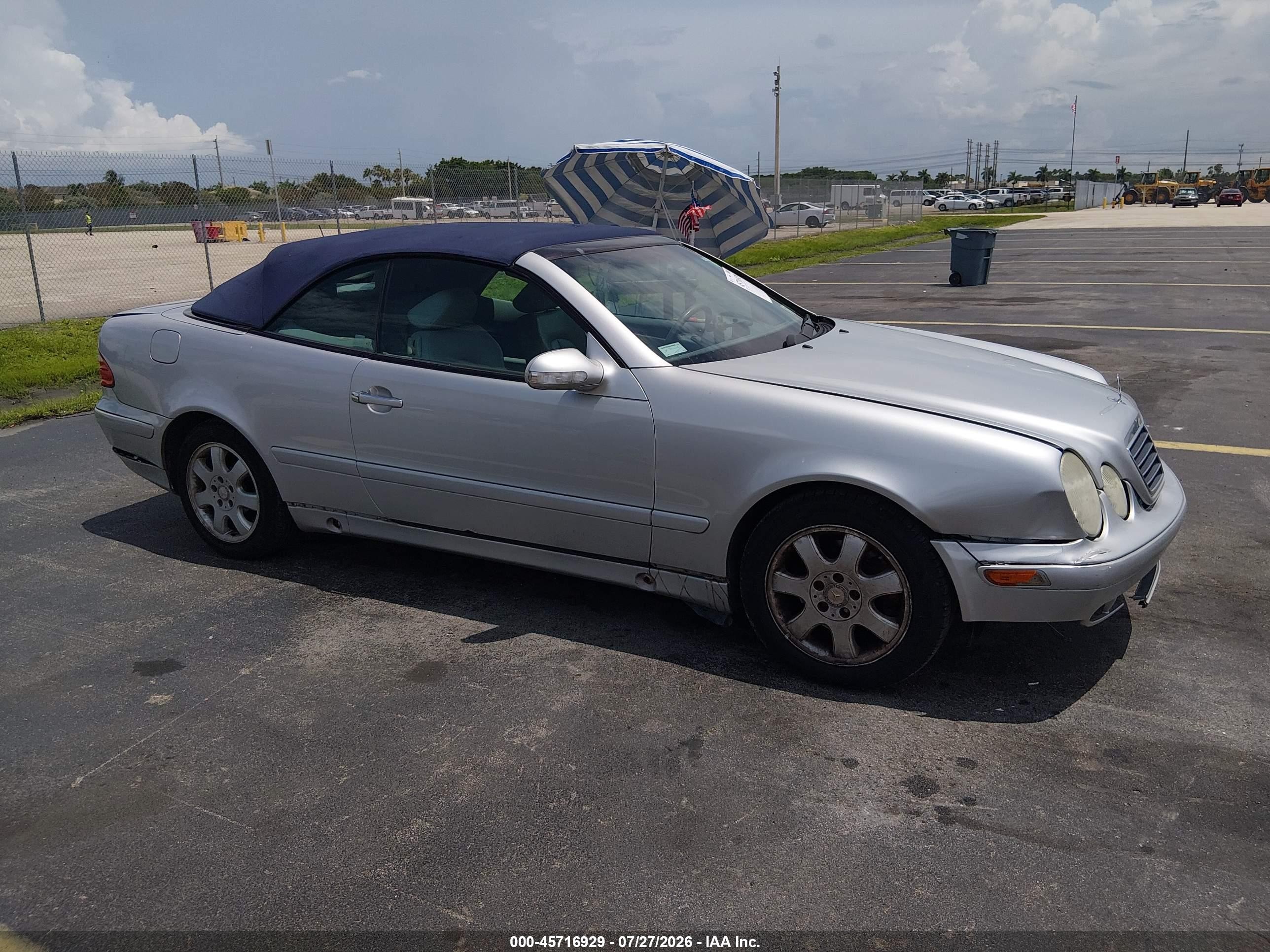 2003 Mercedes-Benz CLK 320, VIN WDBLK65G03T130460 — Front end