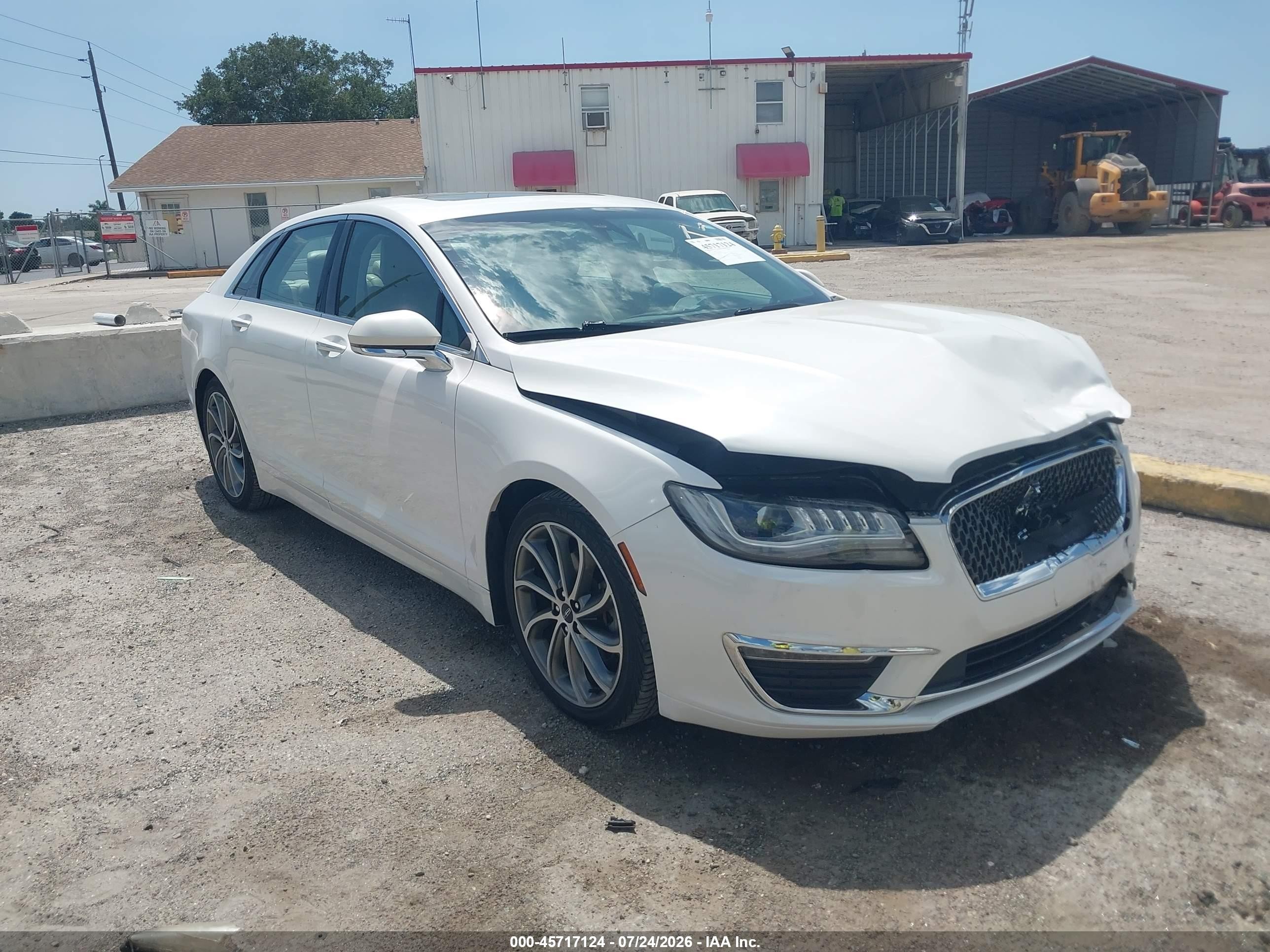 2019 Lincoln MKZ Reserve I, VIN 3LN6L5C9XKR607207 — Front end