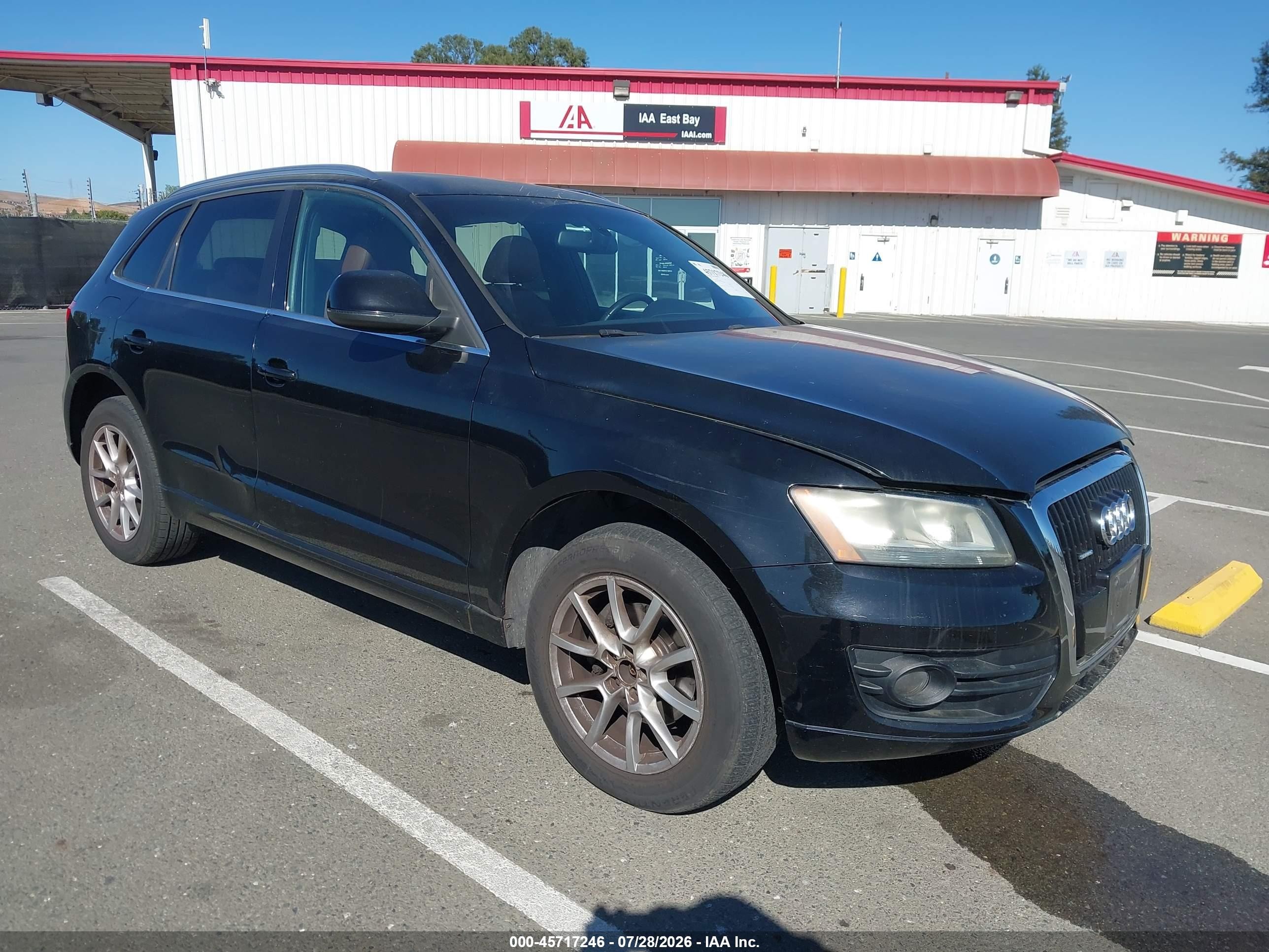 2010 Audi Q5 Premium, VIN WA1CKAFP0AA068712 — Side