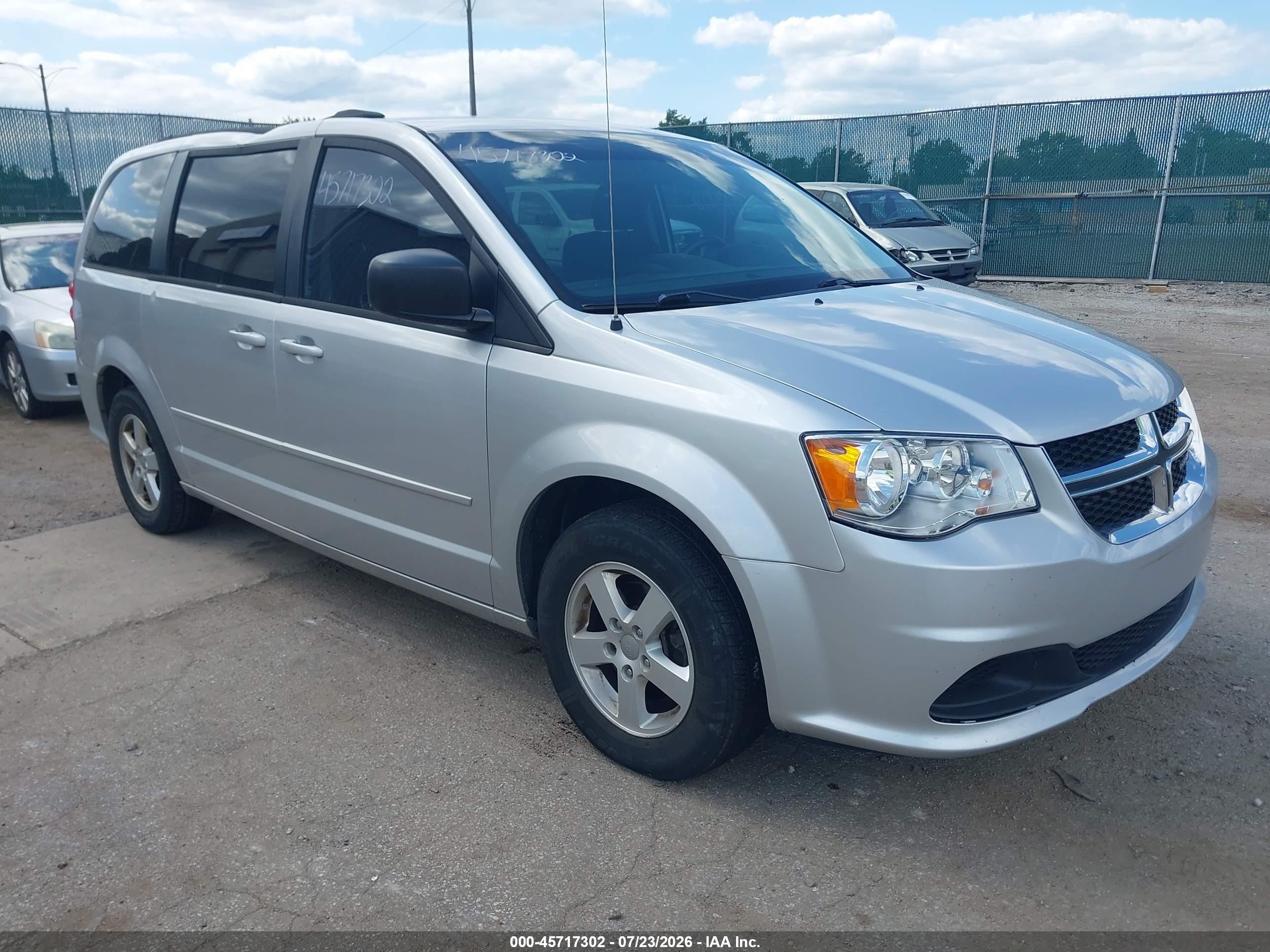 2012 Dodge Grand Caravan SE, VIN 2C4RDGBG9CR379914 — Бок