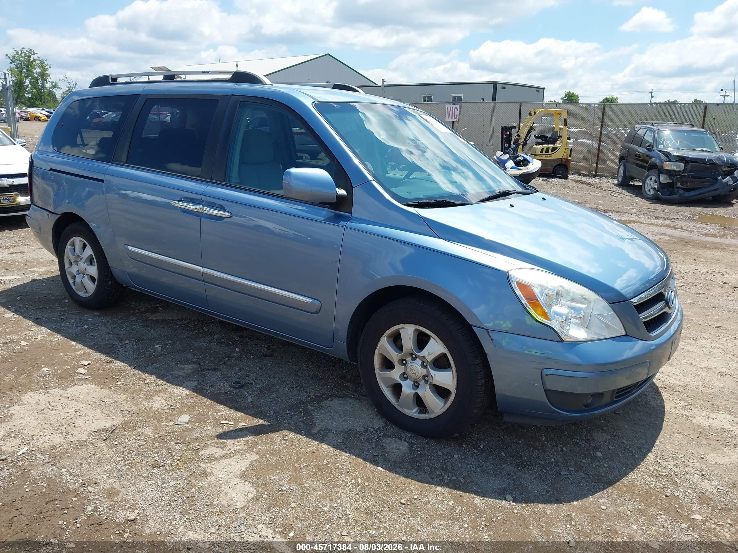 2007 Hyundai Entourage GLS, VIN KNDMC233176021246 — Зад