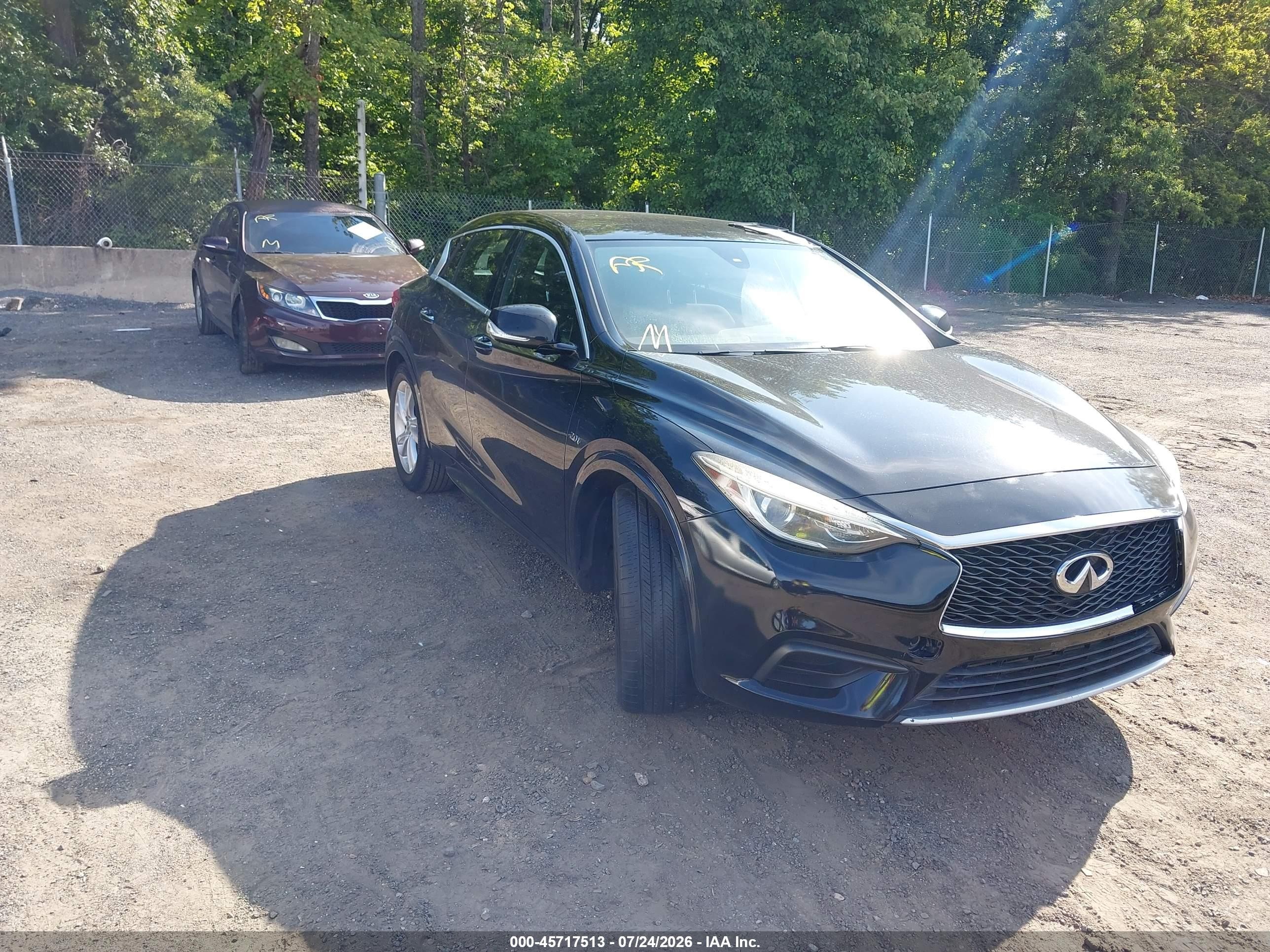 2017 Infiniti QX30 Luxury, VIN SJKCH5CP7HA017361 — Normal wear