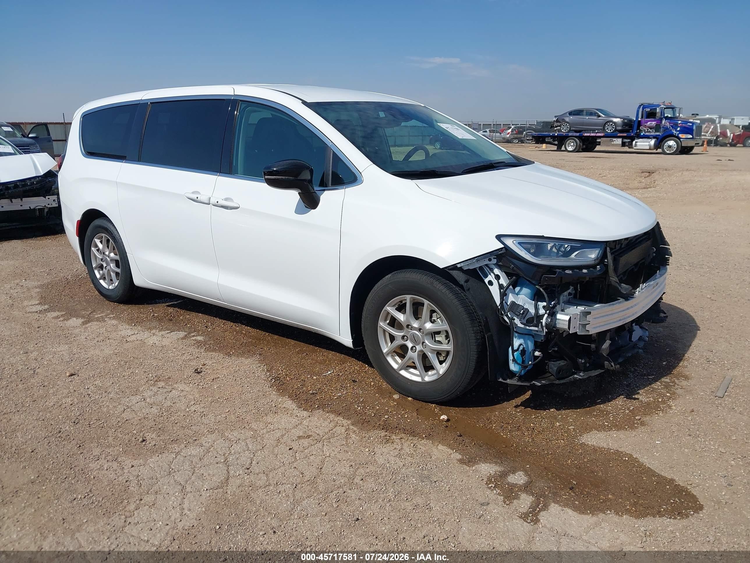 2024 Chrysler Pacifica Touring L, VIN 2C4RC1BG9RR182234 — Front end