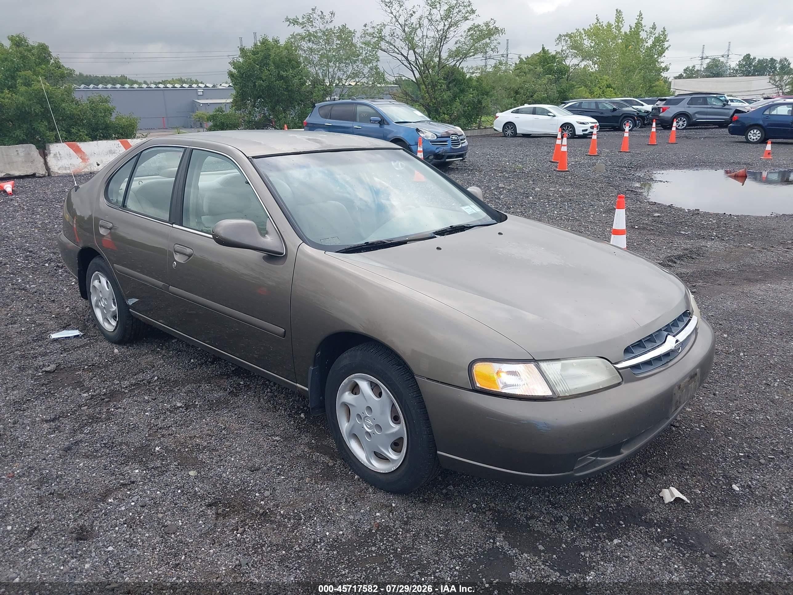 1999 Nissan Altima XE, VIN 1N4DL01D4XC181497 — Normal wear