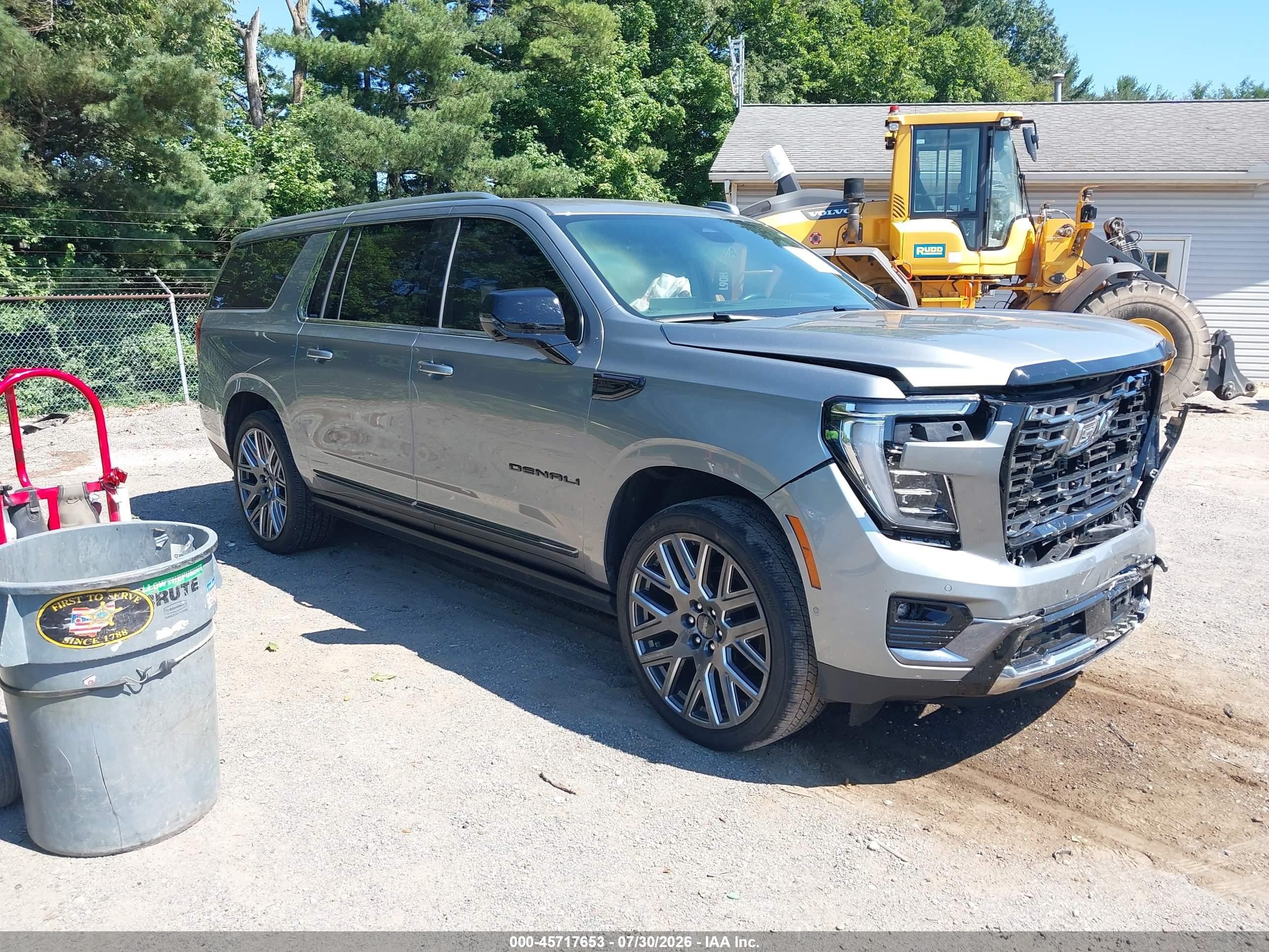 2025 GMC Yukon XL Denali Ultimate, VIN 1GKS2KRL2SR111356 — Перед