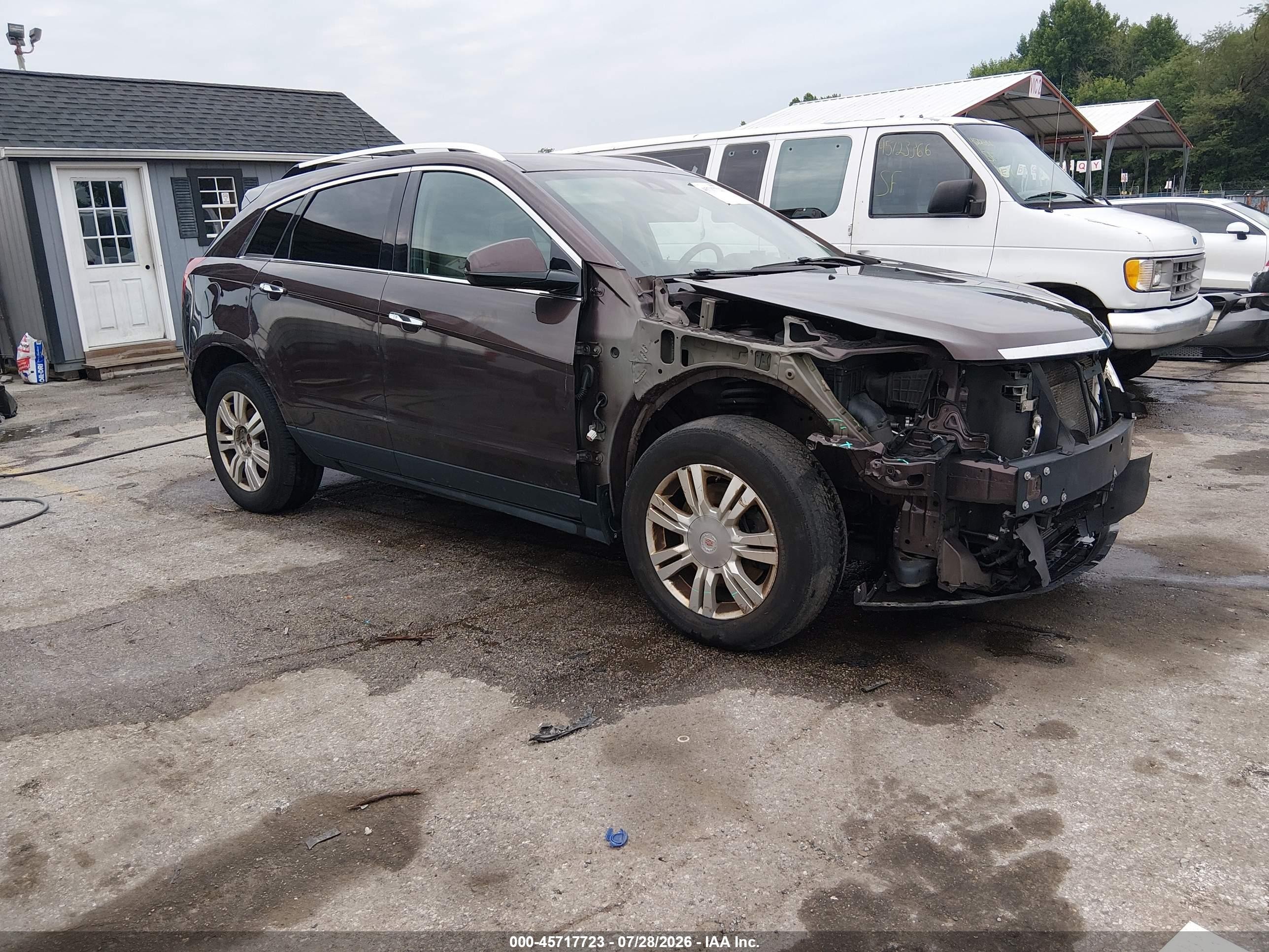 2015 Cadillac SRX Luxury Collection, VIN 3GYFNEE3XFS547025 — Перед