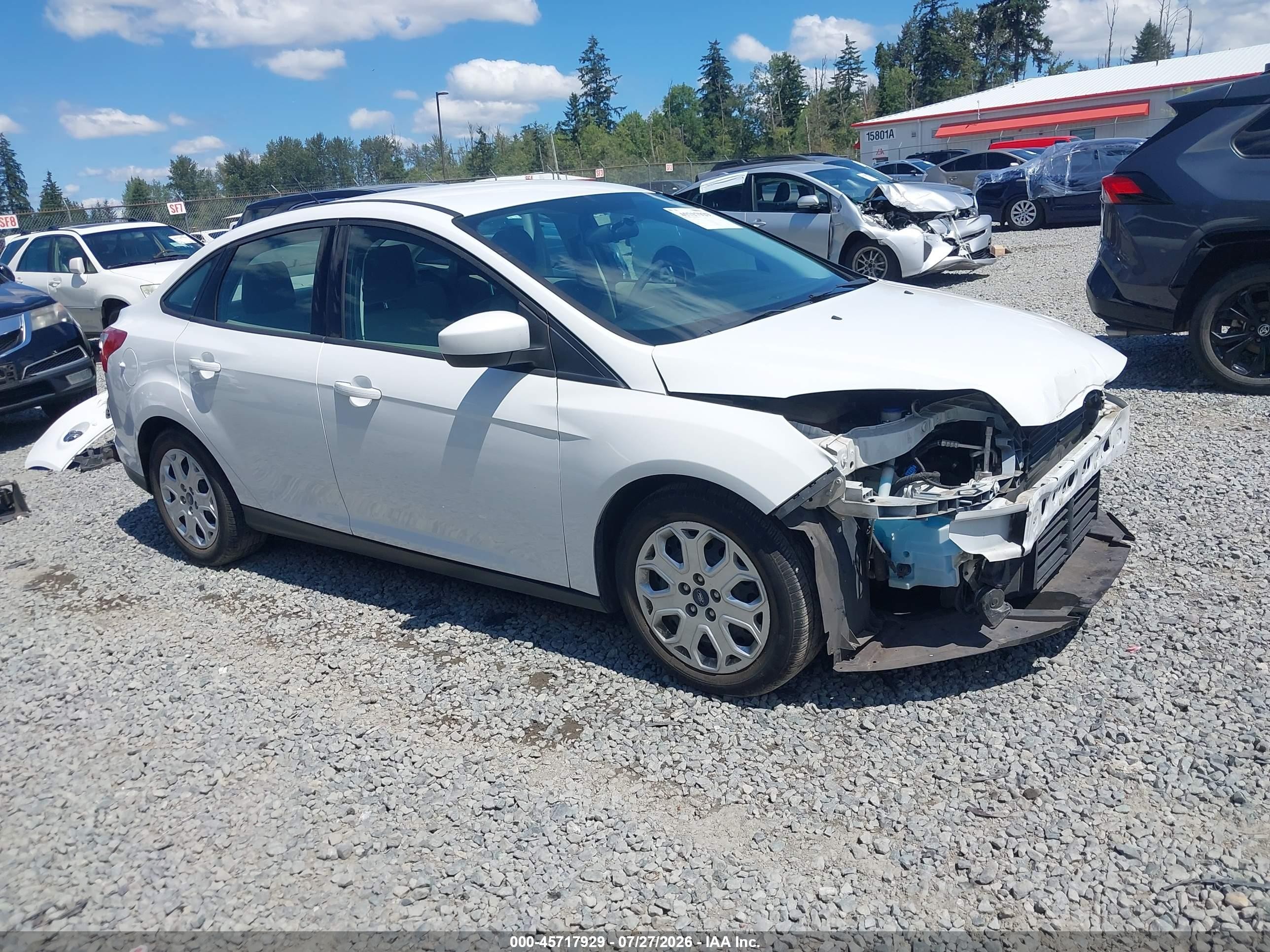 2012 Ford Focus SE, VIN 1FAHP3F22CL424409 — Front end
