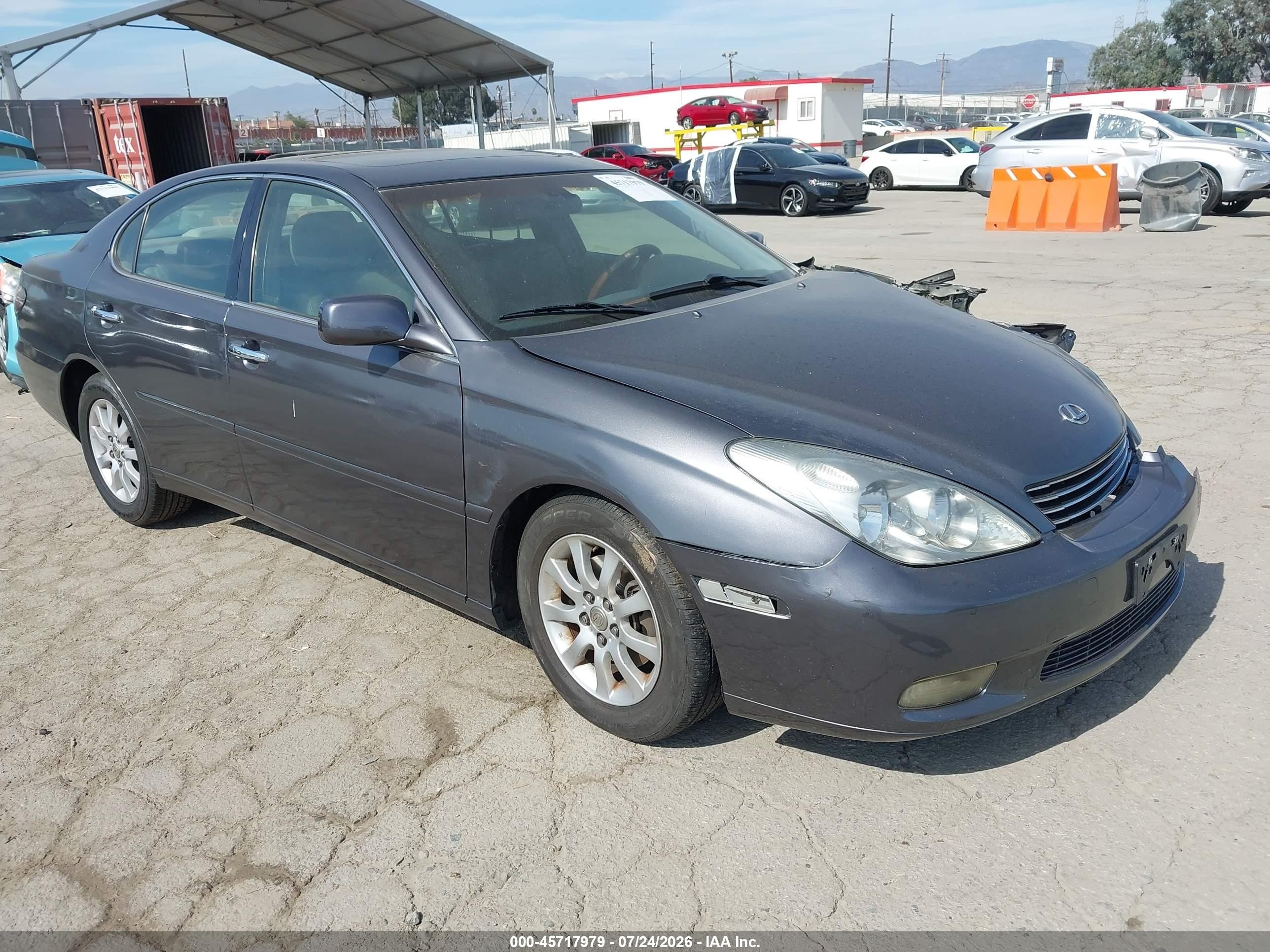 2002 Lexus ES 300, VIN JTHBF30G625007660 — Front end