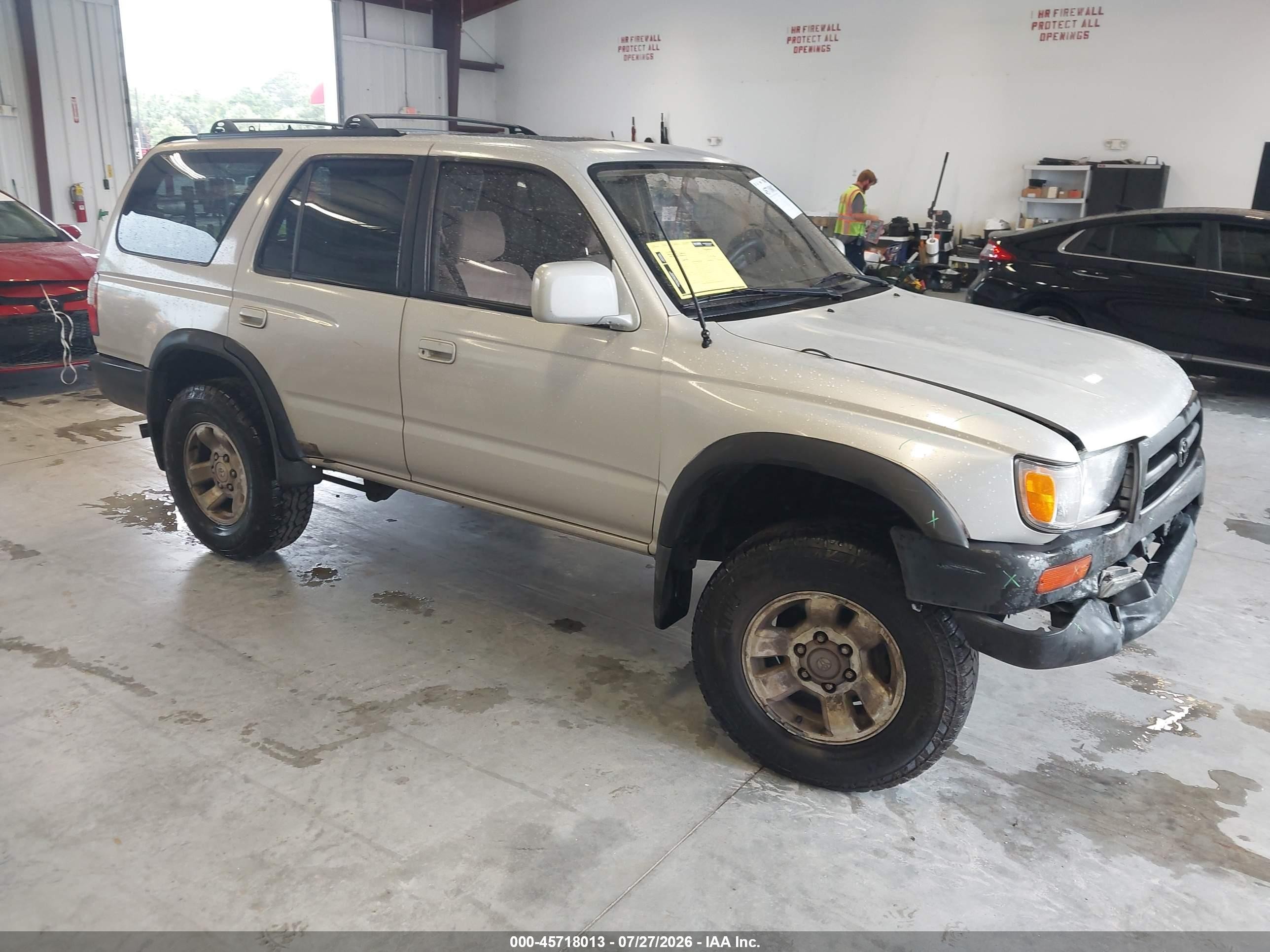 1997 Toyota 4Runner SR5, VIN JT3HN86R8V0059463 — Front end