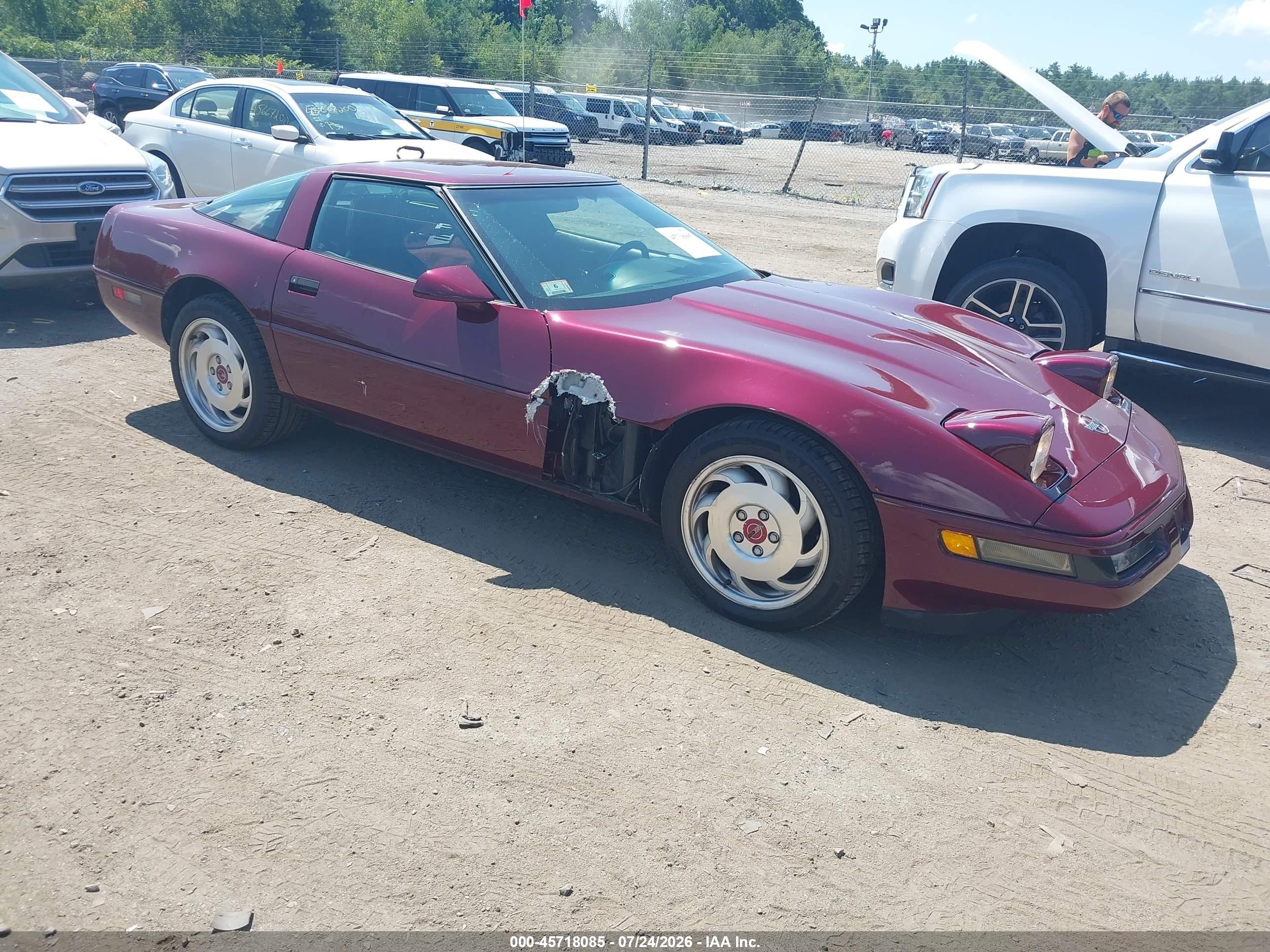1993 Chevrolet Corvette, VIN 1G1YY23P5P5117773 — Перед