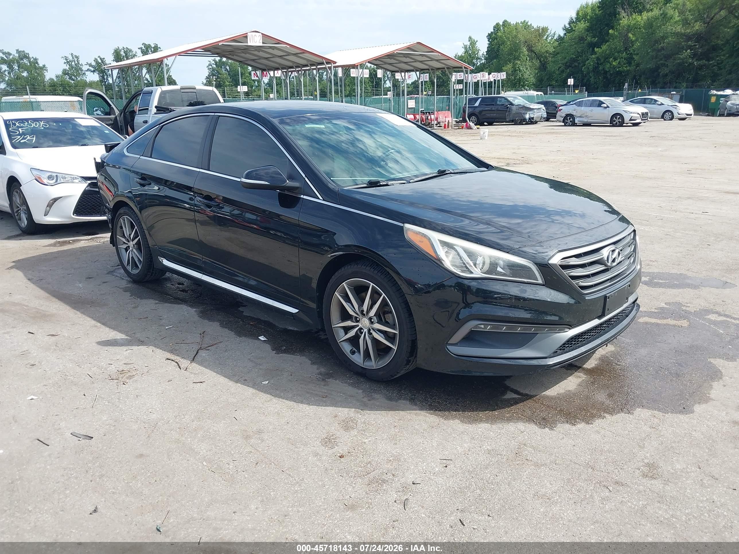 2017 Hyundai Sonata Limited, VIN 5NPE34AB7HH558981 — Rear end