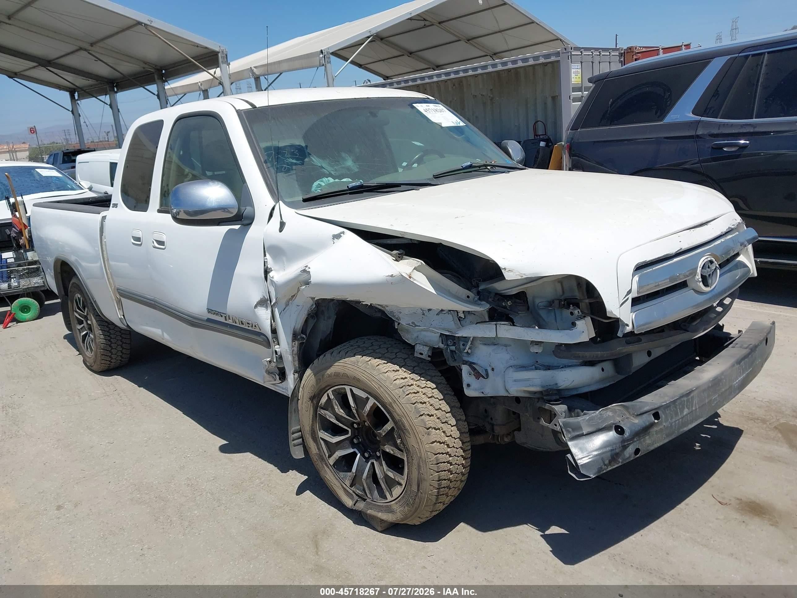 2004 Toyota Tundra SR5, VIN 5TBRN34184S441805 — Перед