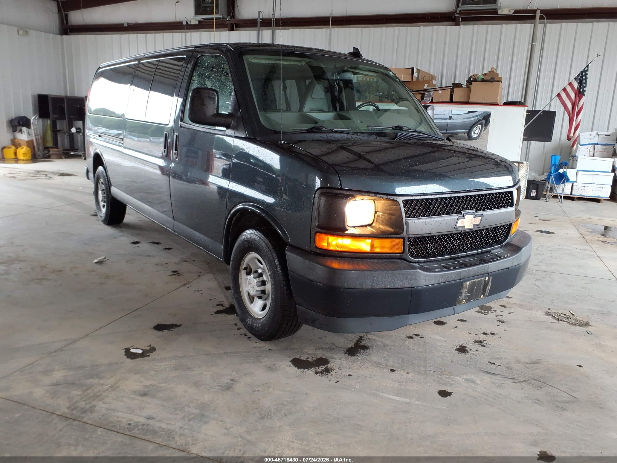 2017 Chevrolet Express Passenger LS, VIN 1GAZGNFG8H1292158 — Normal wear