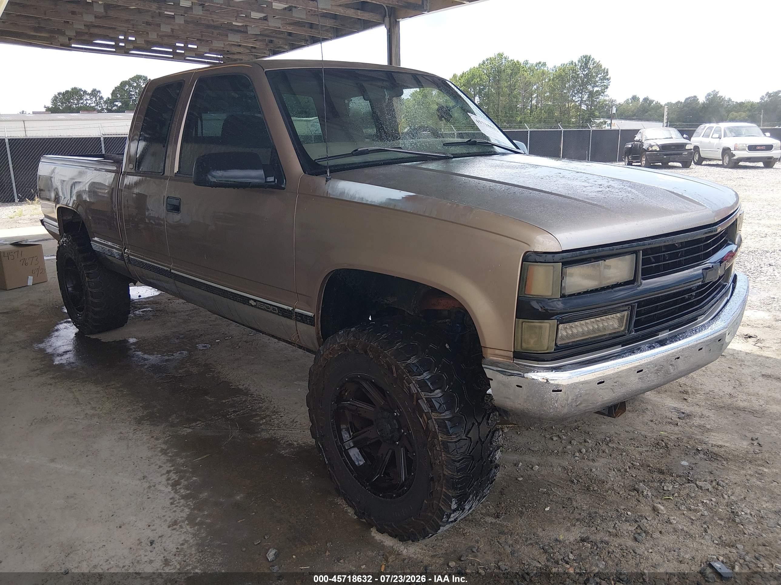 1997 Chevrolet Silverado 1500, VIN 2GCEK19R4V1266527 — Normal wear