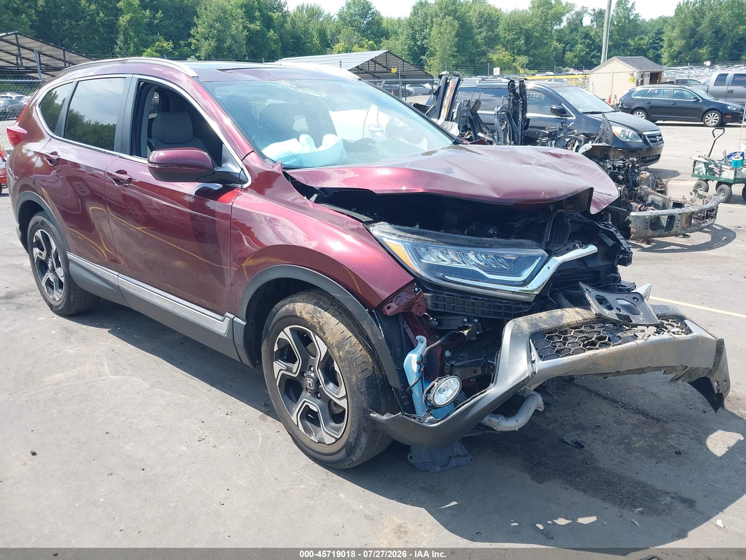 2019 Honda CR-V Touring, VIN 2HKRW2H93KH625986 — Front end