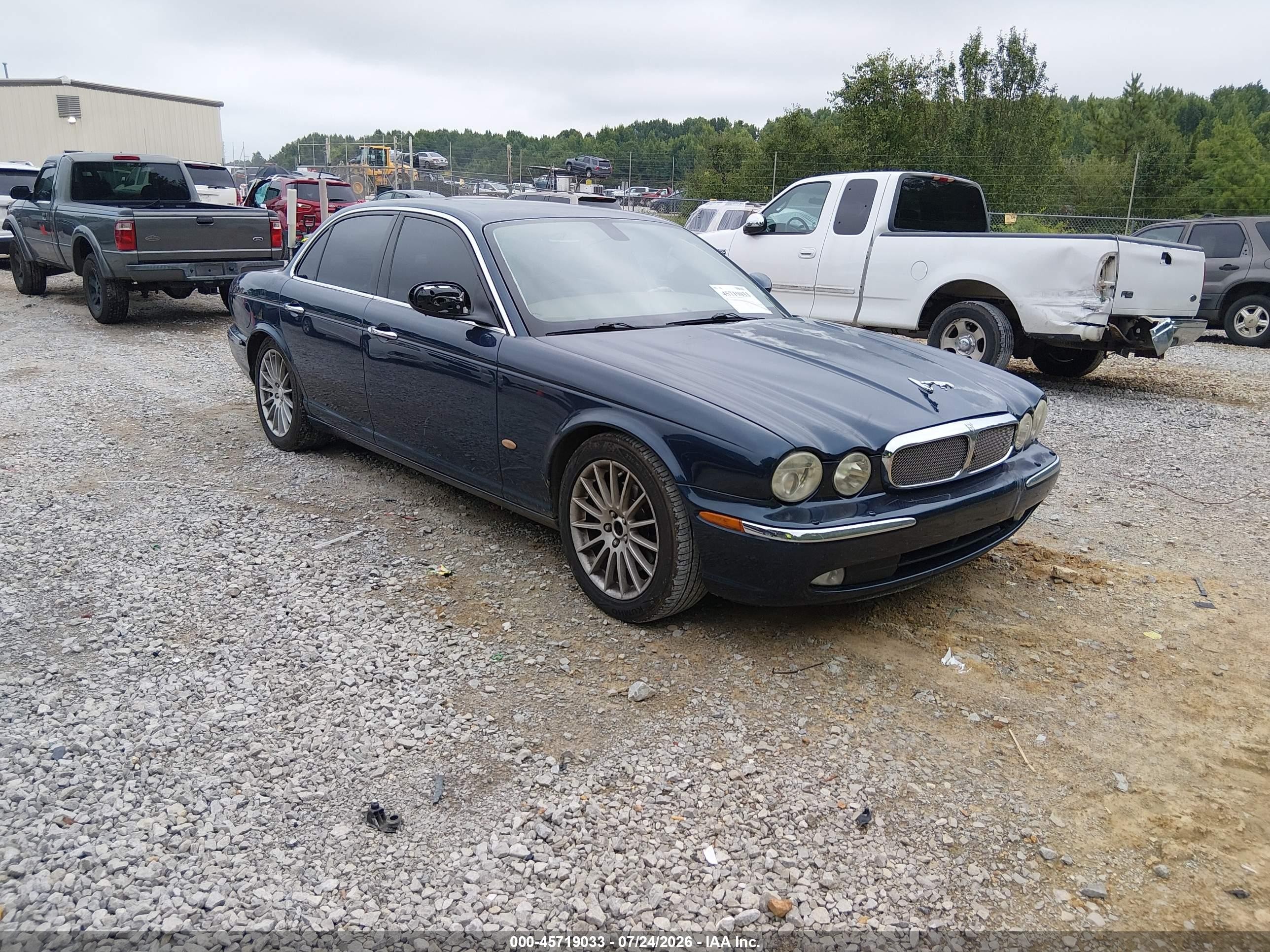 2006 Jaguar XJ 8, VIN SAJWA71B66SH05340 — Rear end