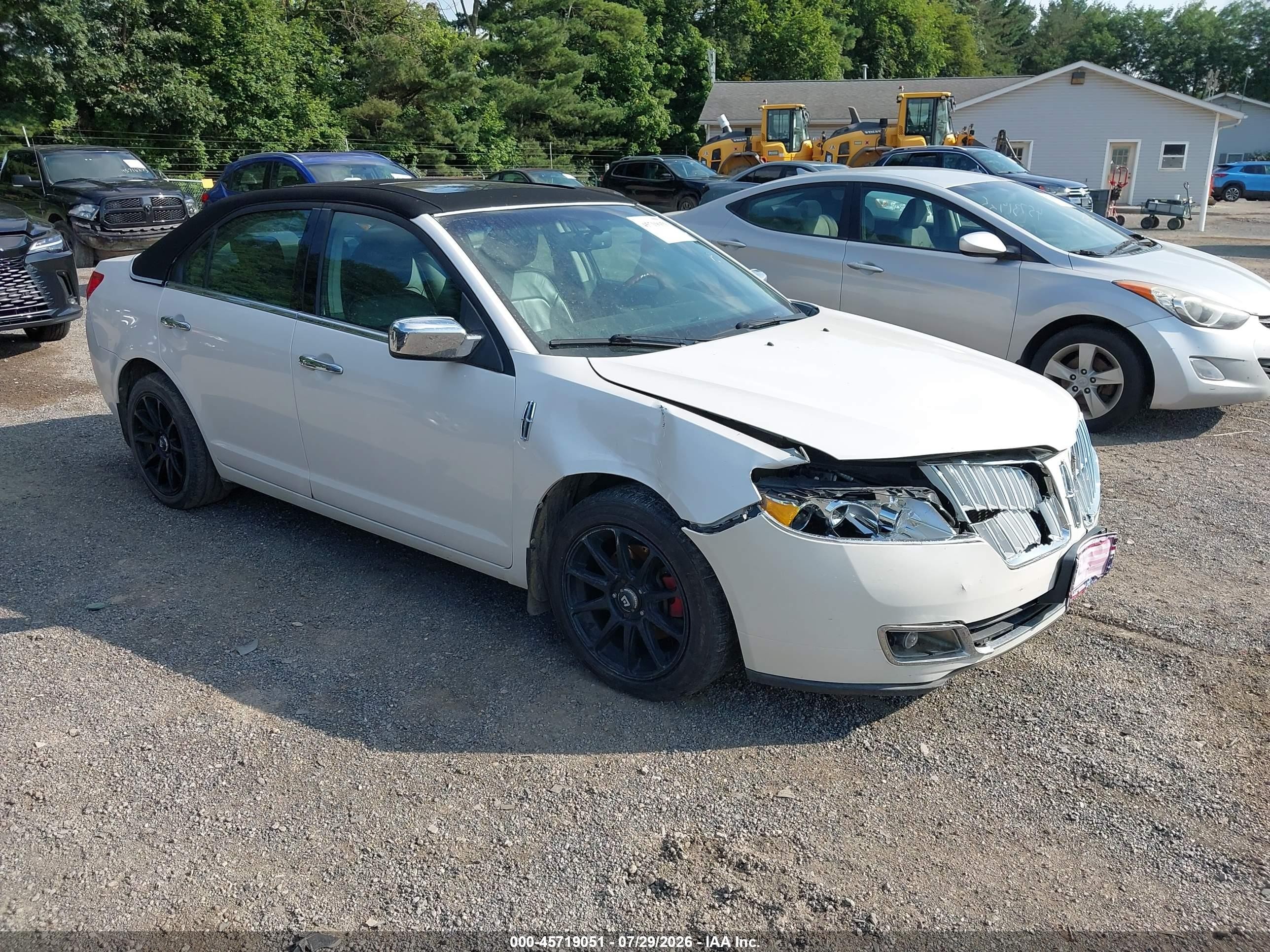 2010 Lincoln MKZ, VIN 3LNHL2GCXAR643555 — Front end