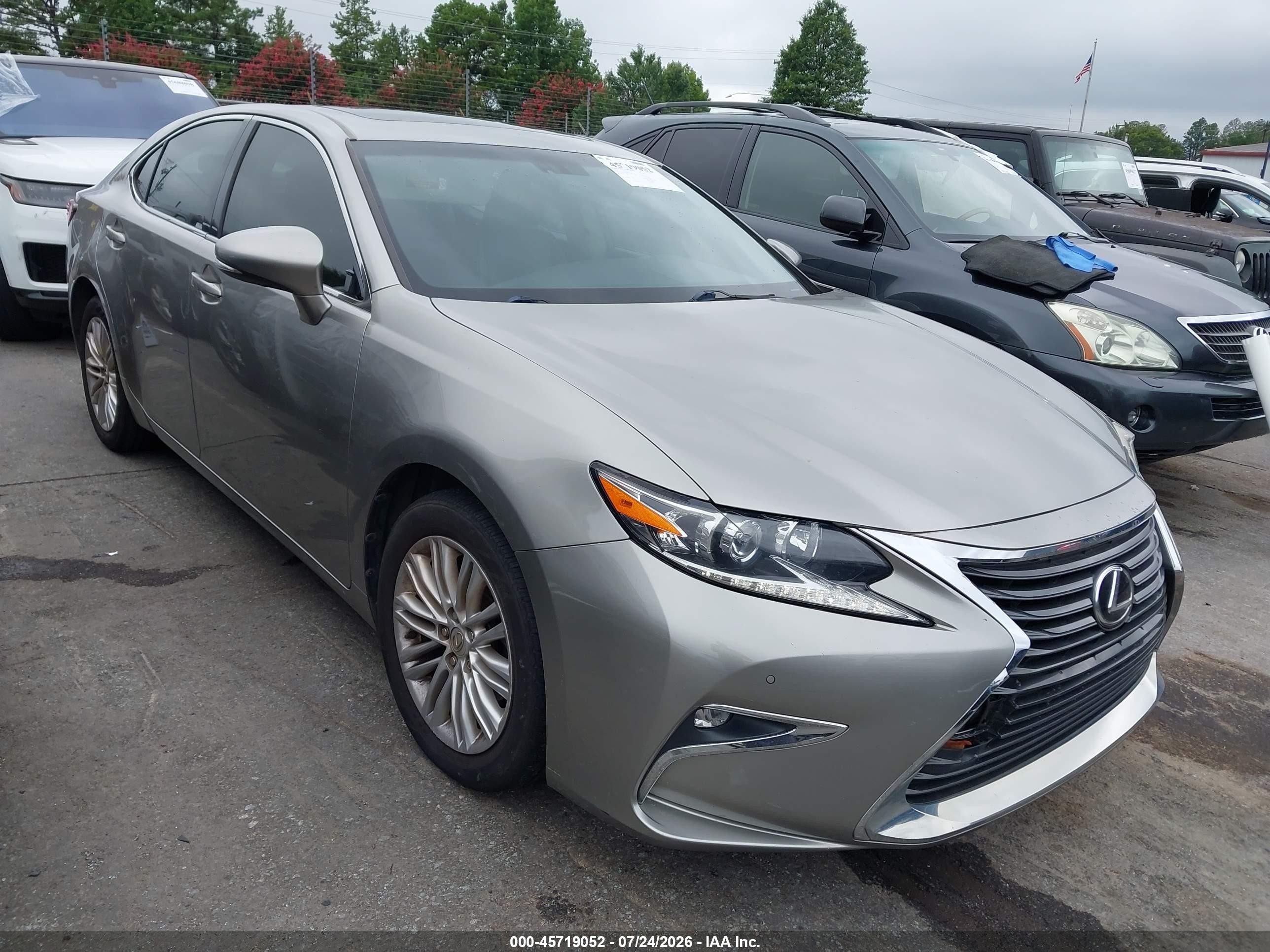 2016 Lexus ES 330, VIN JTHBK1GGXG2218150 — Side