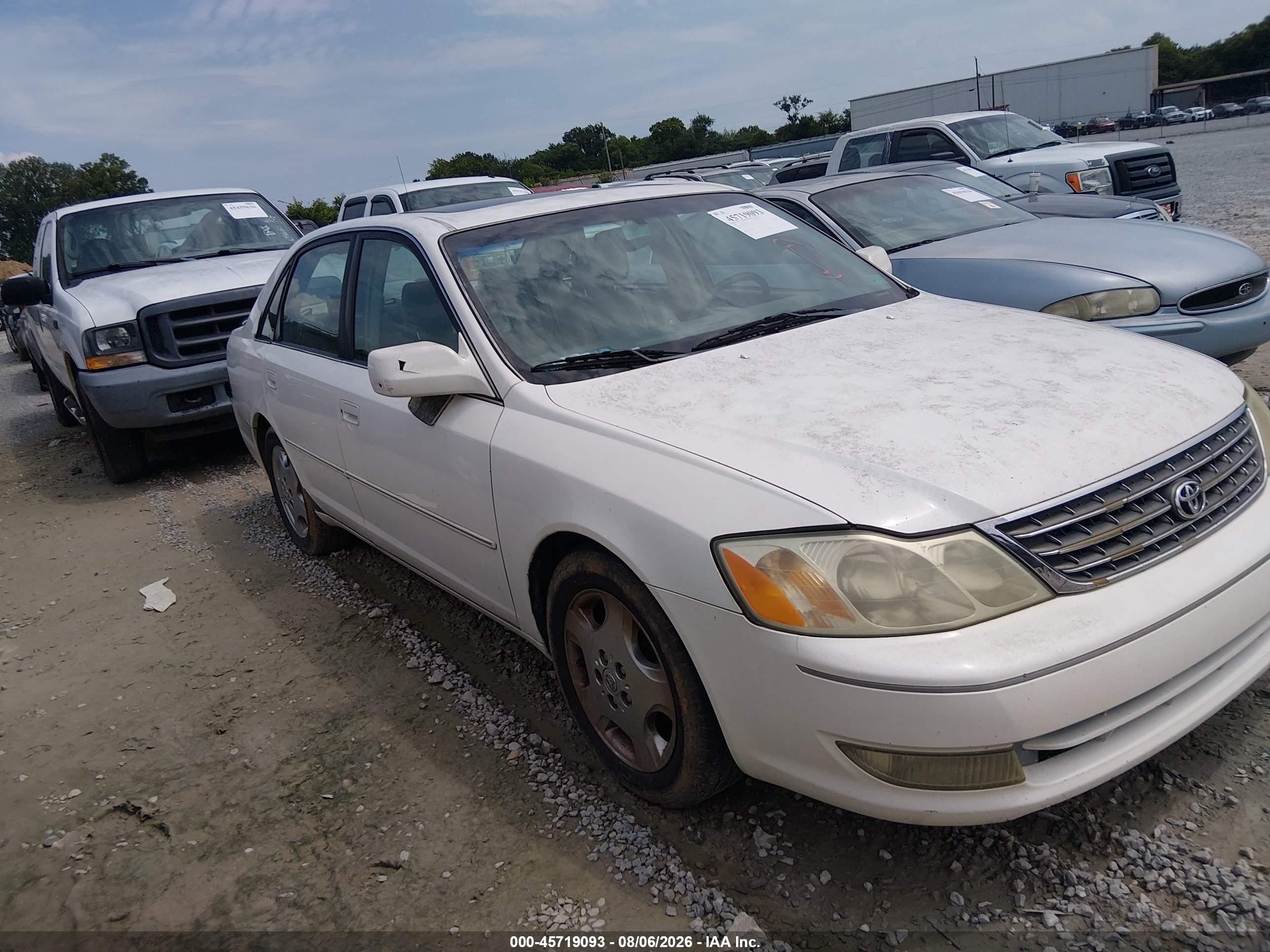 2004 Toyota Avalon XLS, VIN 4T1BF28B74U364841 — Normal wear