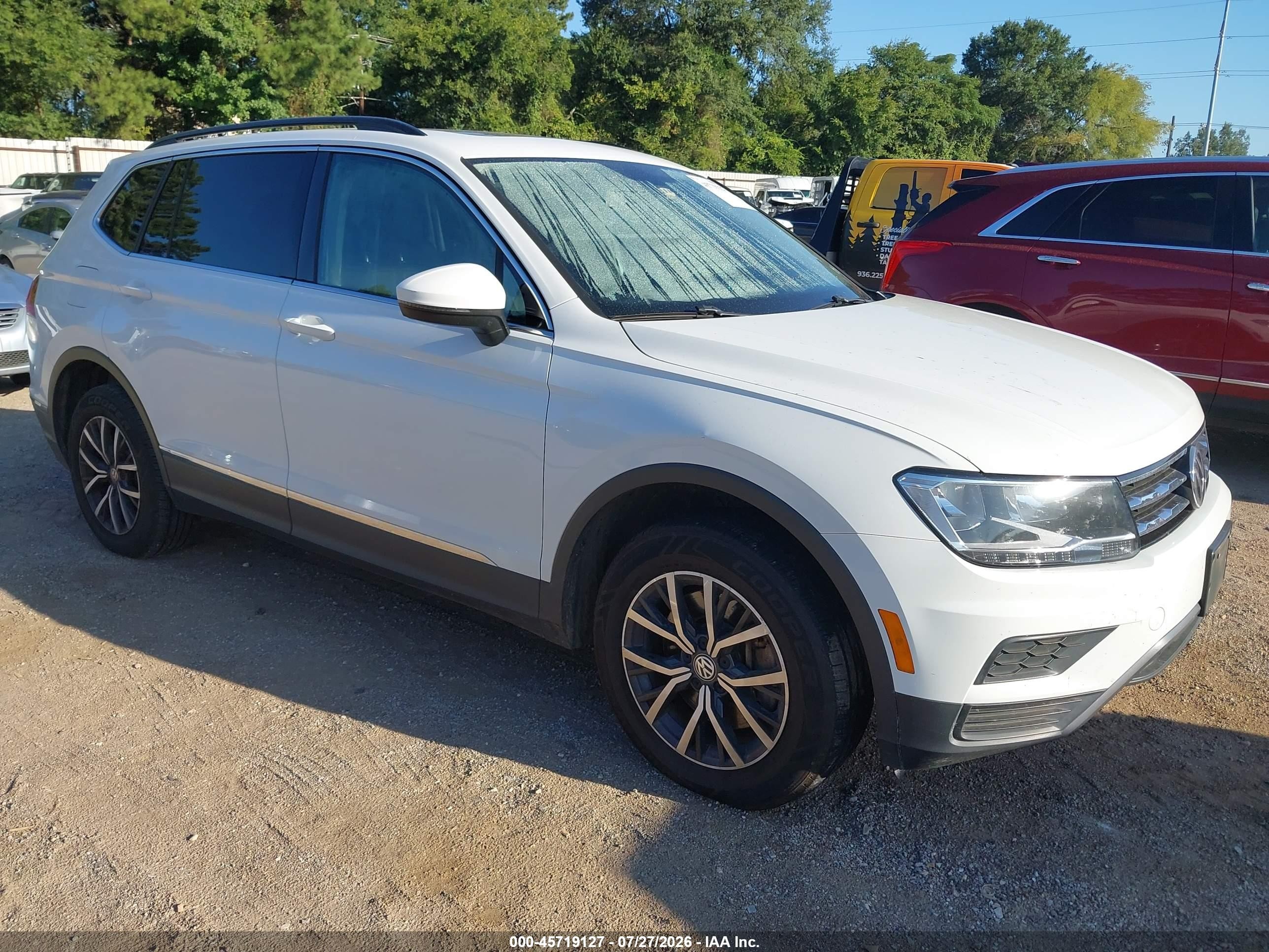 2020 Volkswagen Tiguan SE, VIN 3VV3B7AX6LM101672 — Side