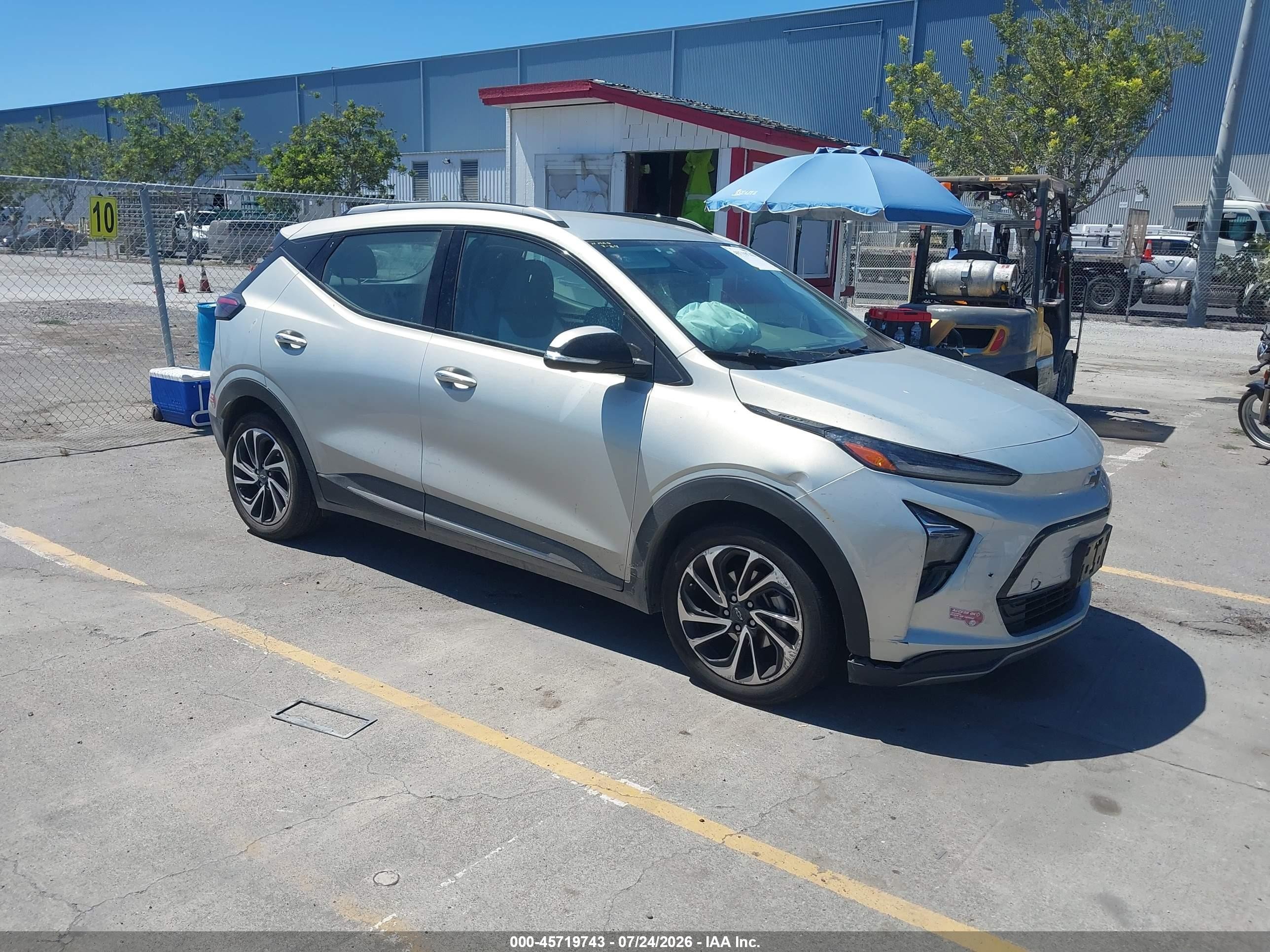 2023 Chevrolet Bolt EUV Premier, VIN 1G1FZ6S04P4185813 — Front end