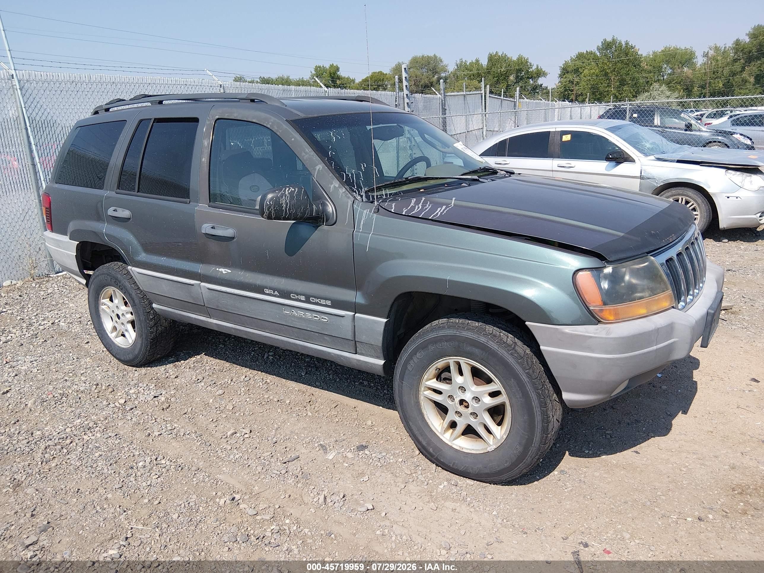 2002 Jeep Grand Cherokee Laredo, VIN 1J4GW48N72C200678 — Normal wear