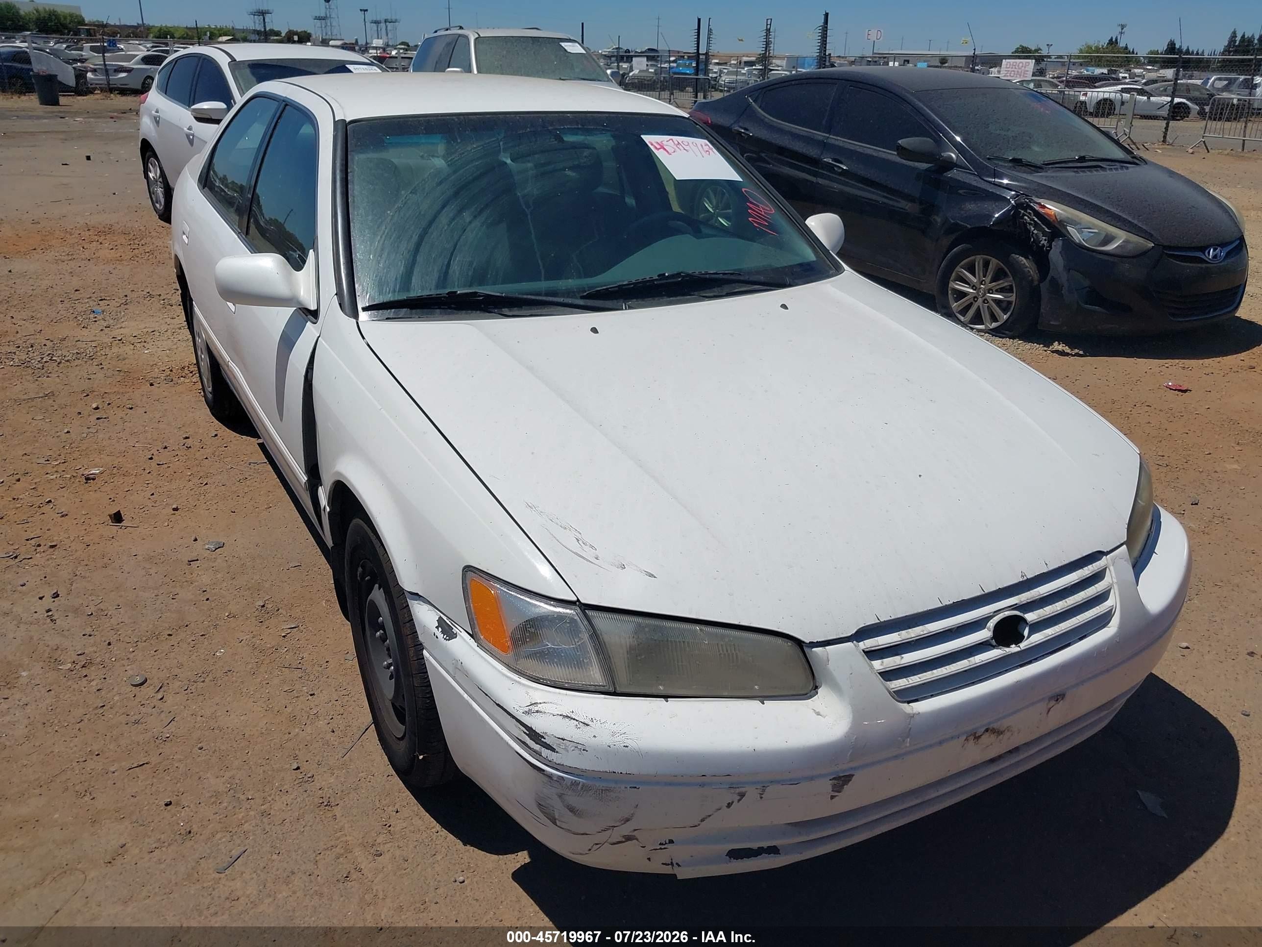 1997 Toyota Camry LE, VIN JT2BG22K5V0087750 — Normal wear