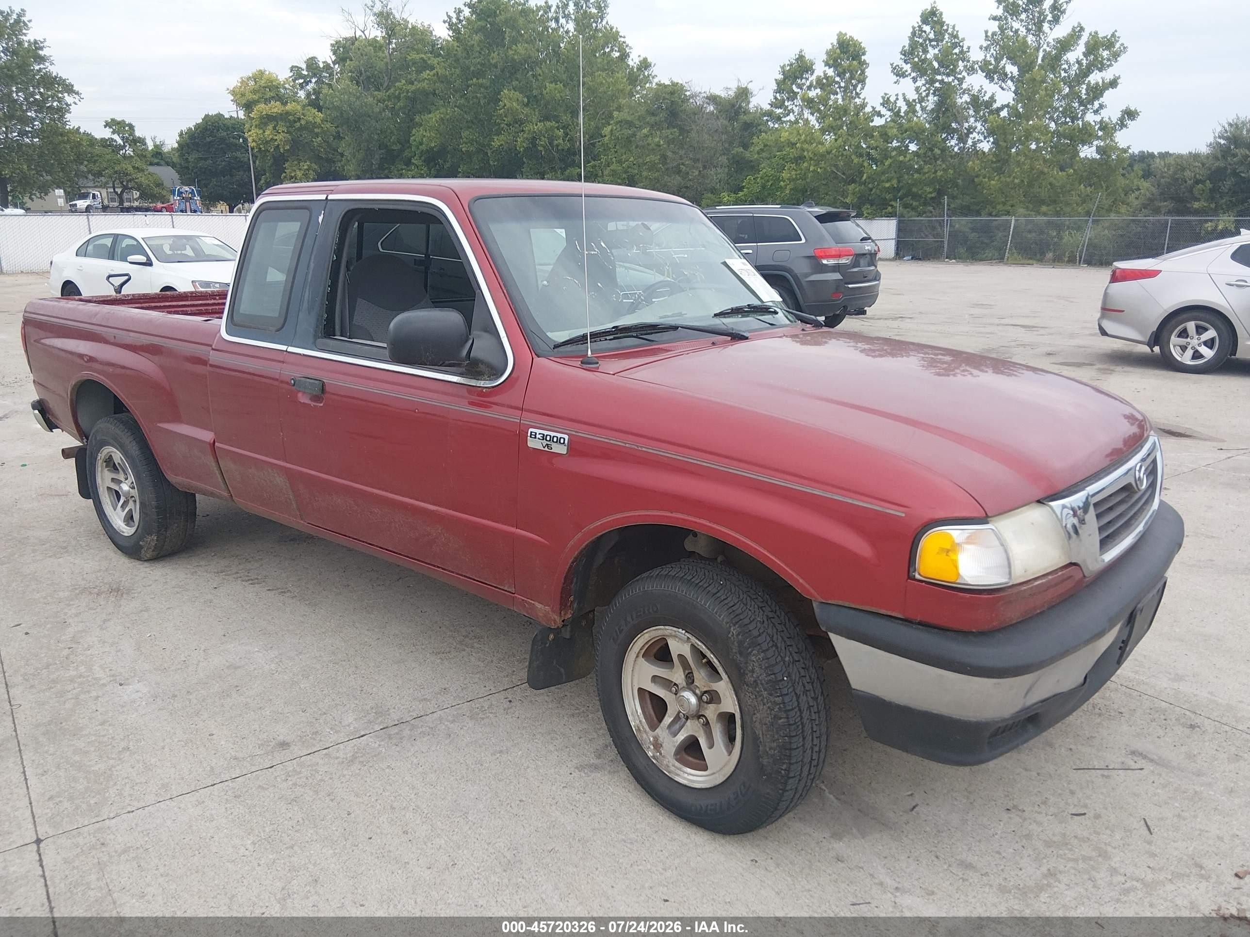 2000 Mazda B-Series SE, VIN 4F4YR16V8YTM26909 — Normal wear
