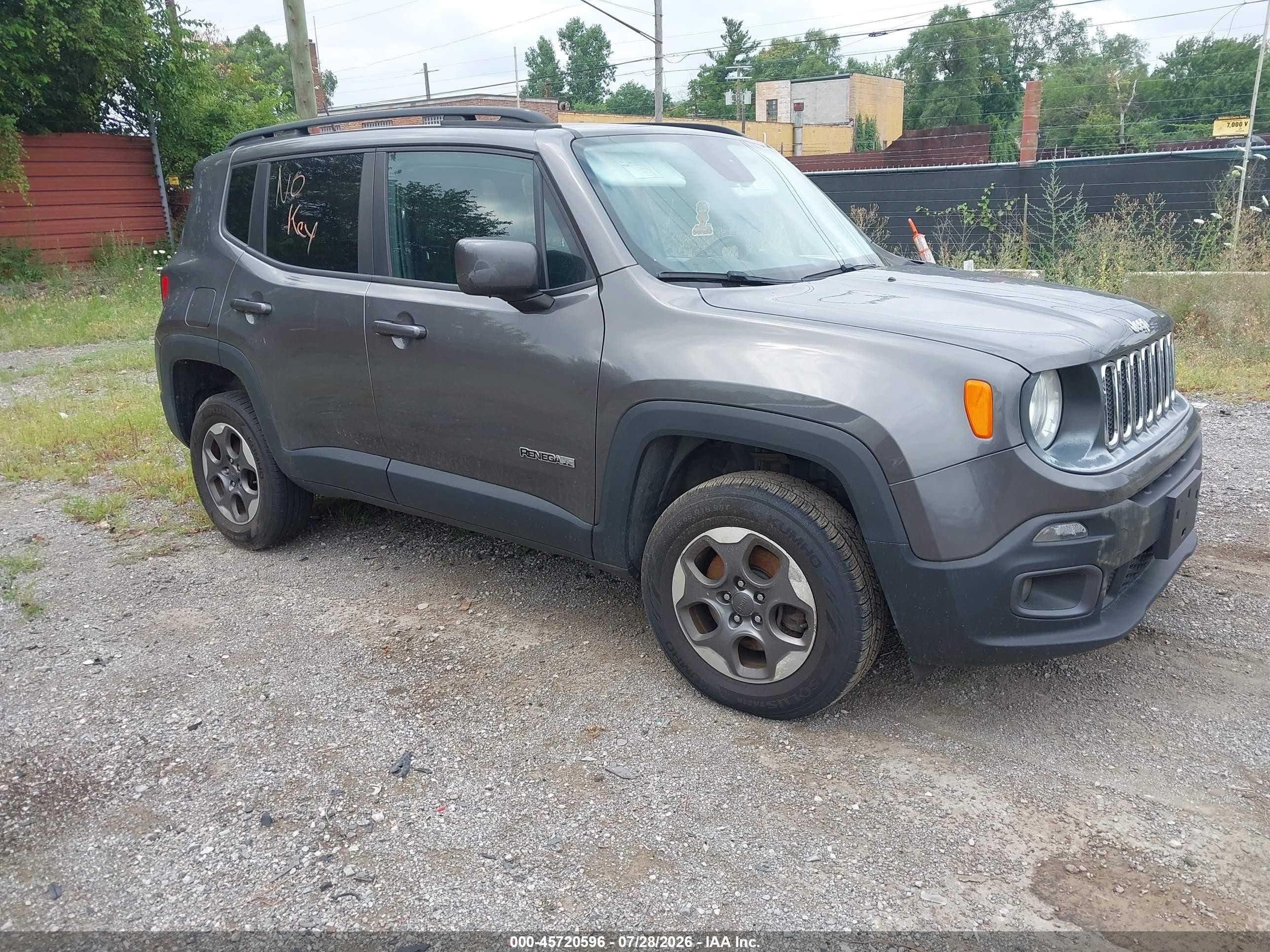 2016 Jeep Renegade Latitude, VIN ZACCJBBW9GPC81288 — Front end